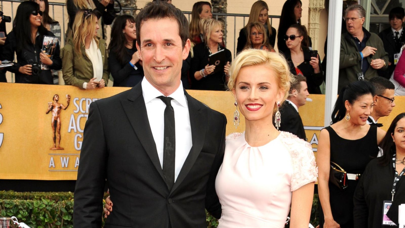 1600x900 Surprise! Noah Wyle Married Sara Wells In Secret