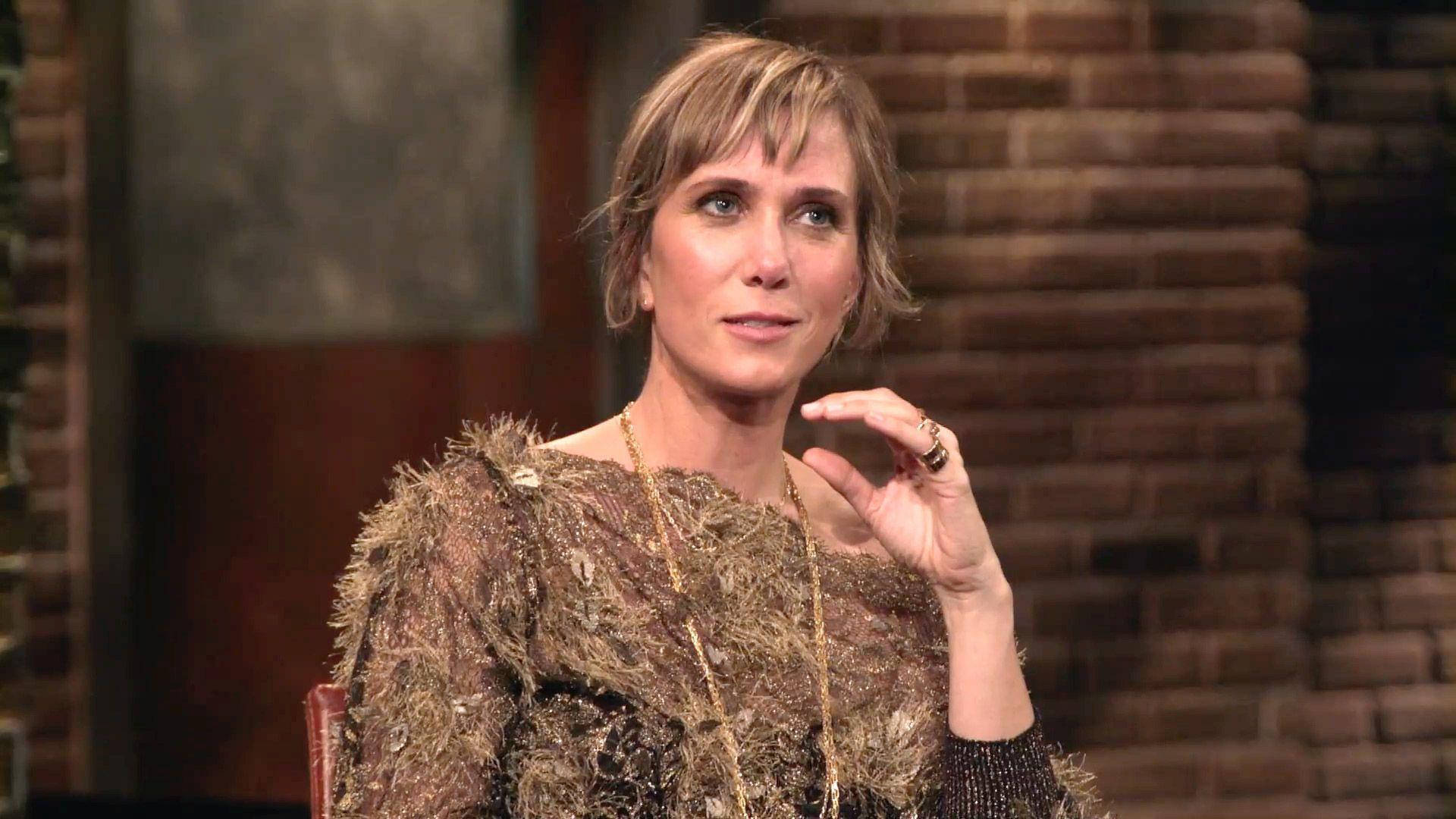 1920x1080 Kristen Wiig Show Interview Wallpaper