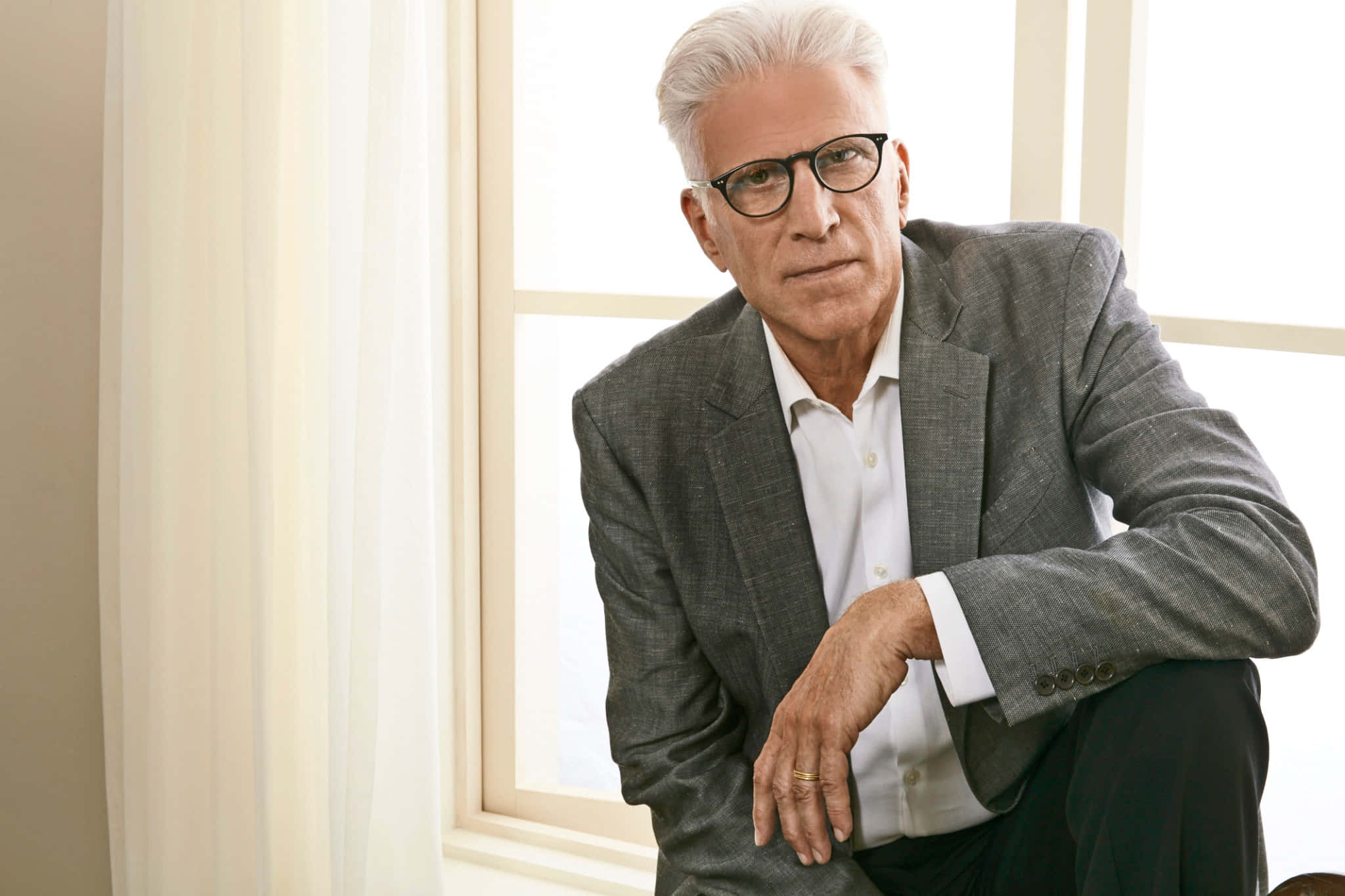 2048x1365 Download Actor Ted Danson on set Wallpaper