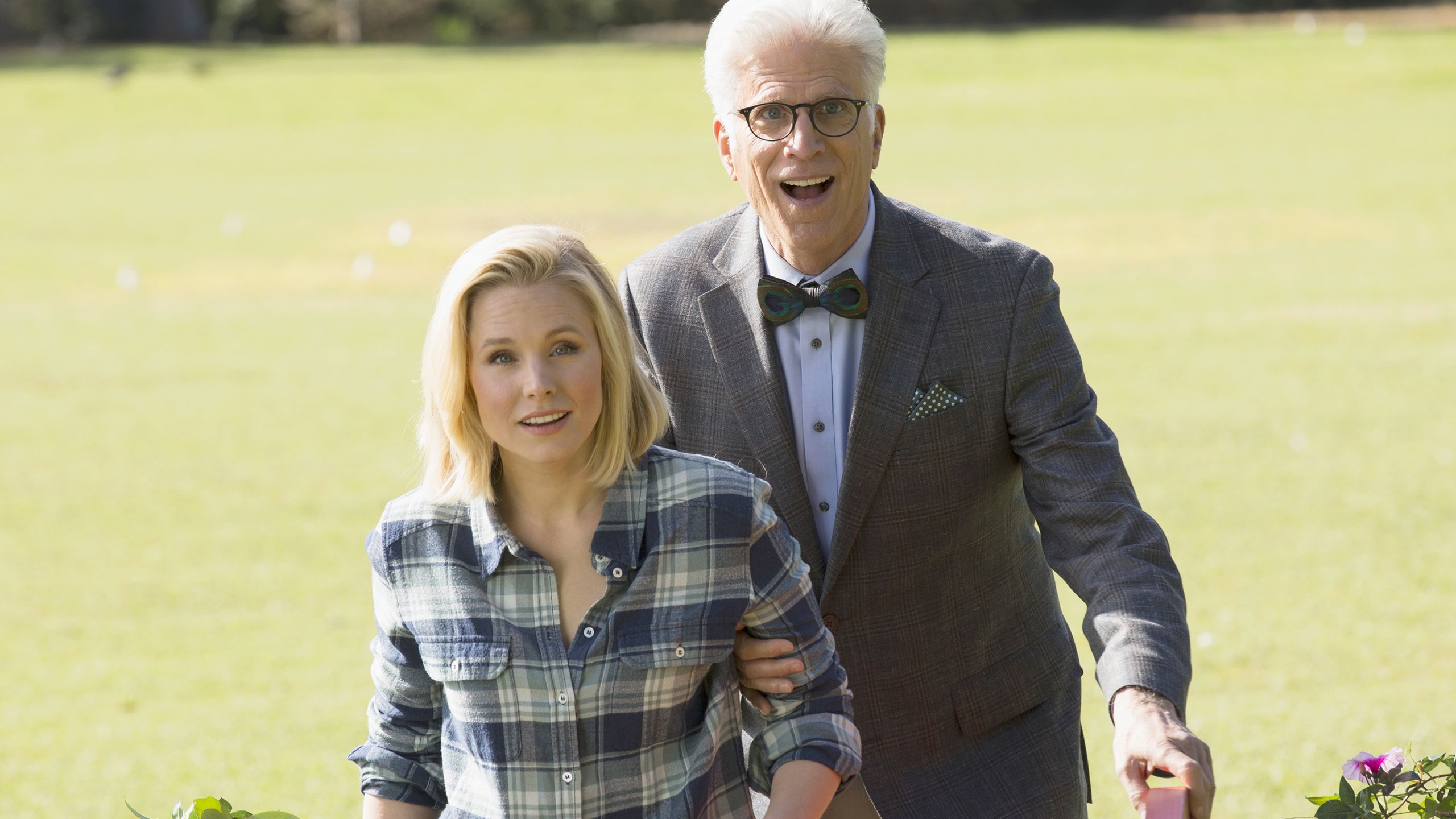 2560x1440 Michael Ted Danson Eleanor Shellstrop Kristen Bell HD The Good Place Wallpaper