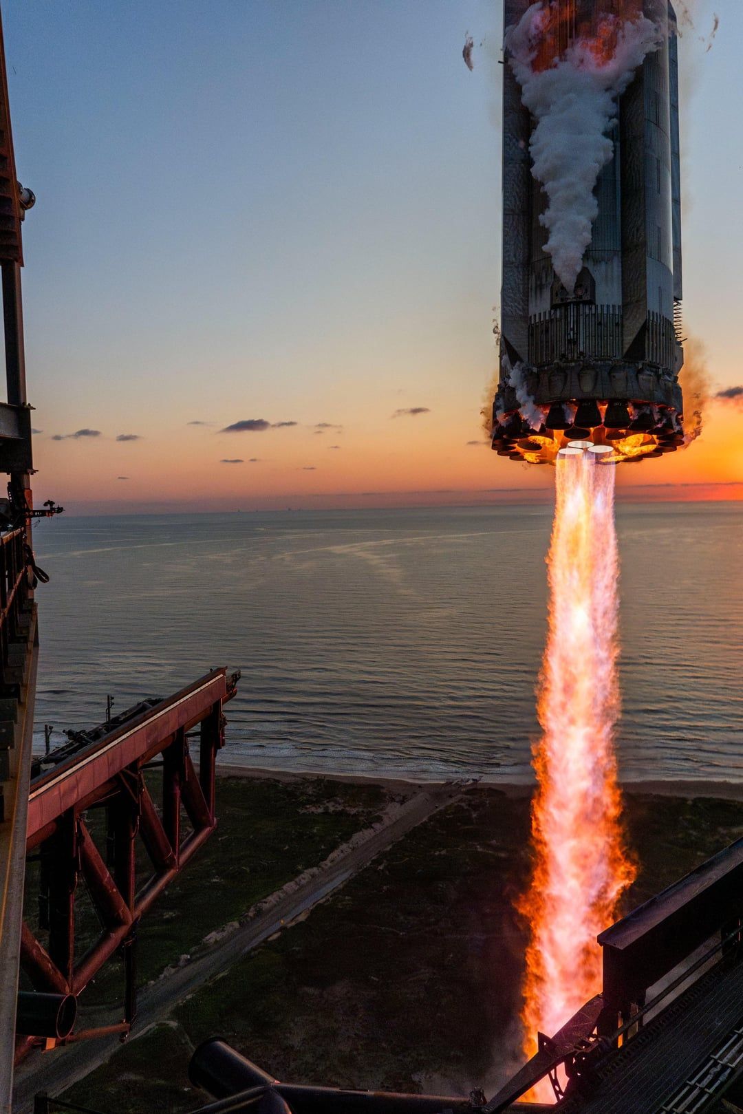 1080x1619 High Quality Image of SpaceX rocket