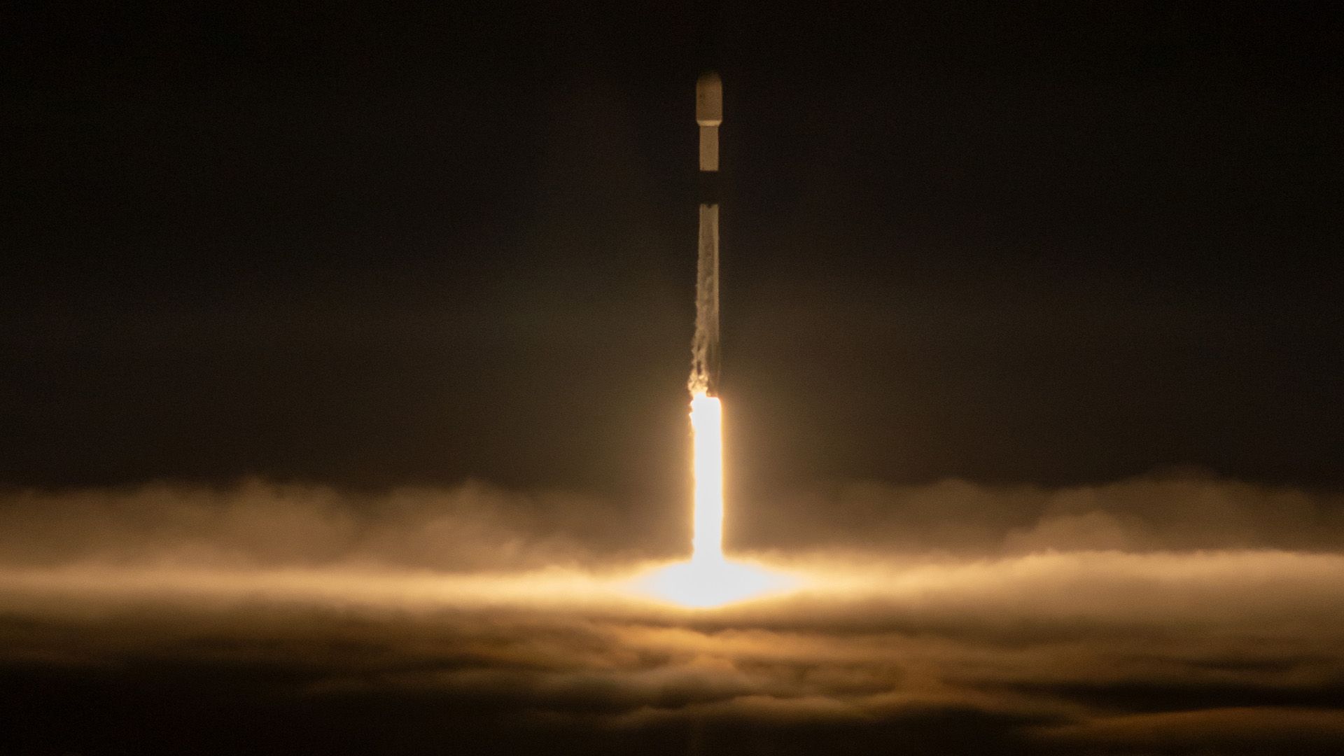 1920x1080 See SpaceX Launch Picture Perfect Nighttime Starlink Mission