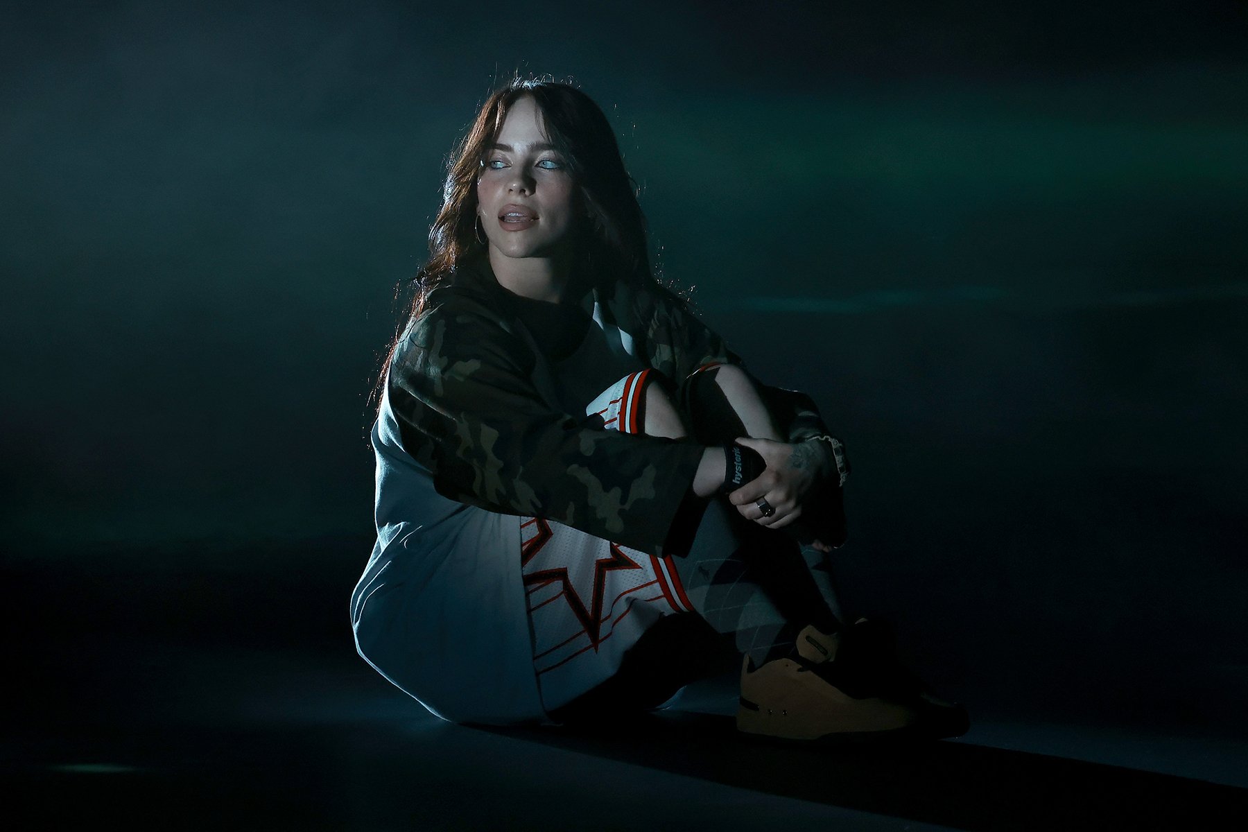 1800x1200 Billie Eilish Calls Out Fake Met Gala Image: 'That's AI'