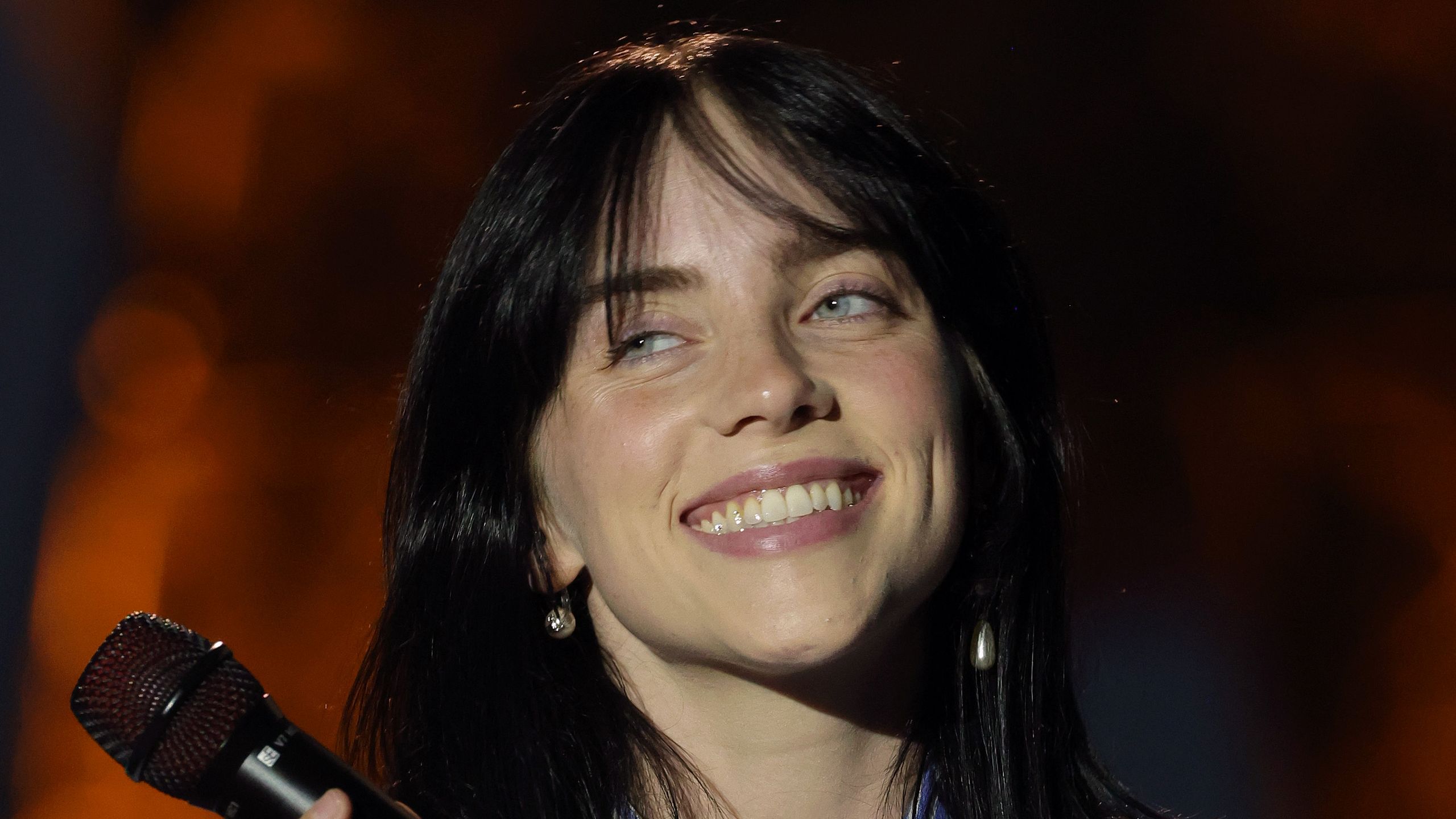 2560x1440 Billie Eilish Revealed Her Full Back Tattoo And We Have No Idea What to Call It