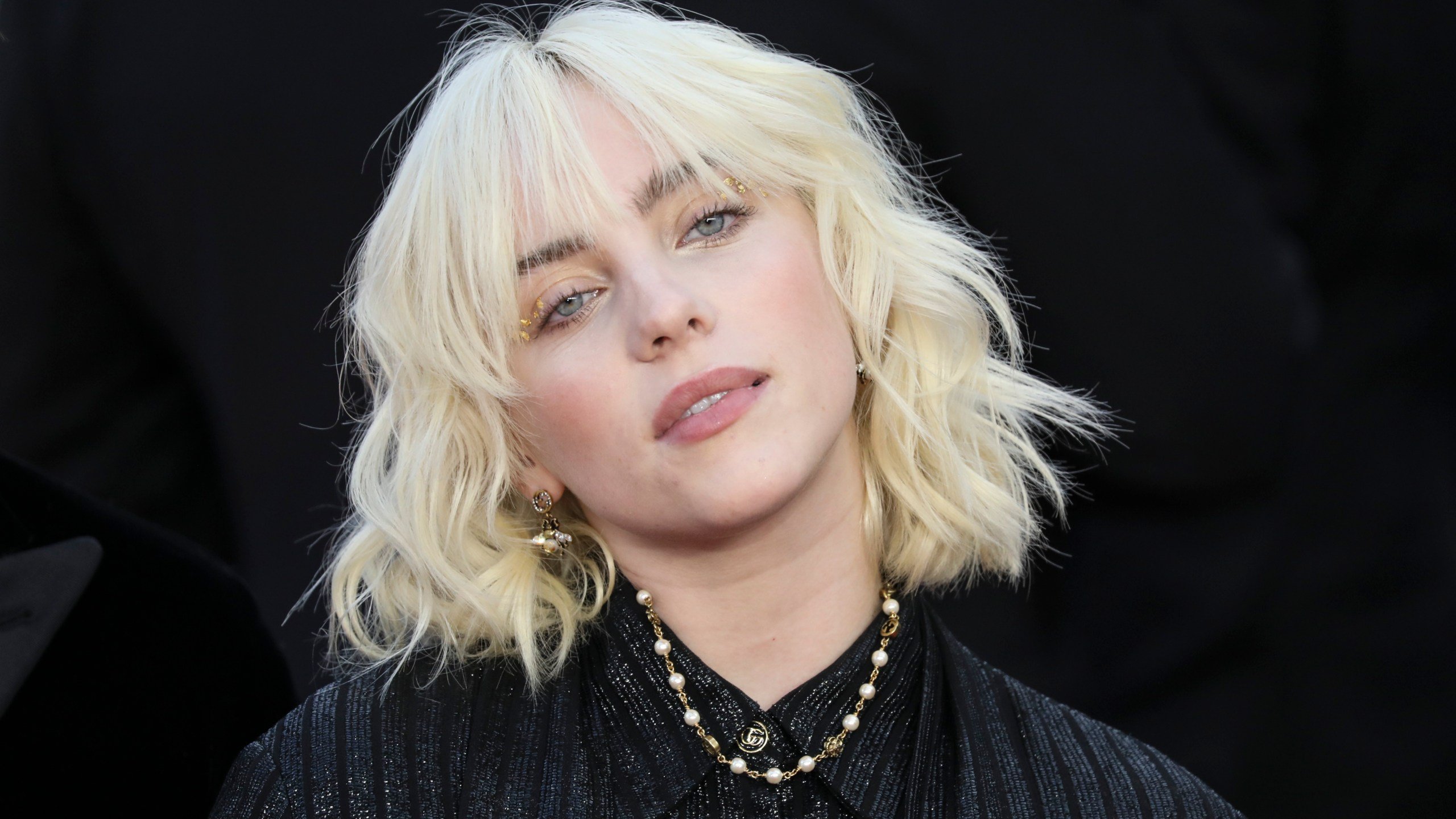 2560x1440 Billie Eilish becomes youngest star to headline Glastonbury