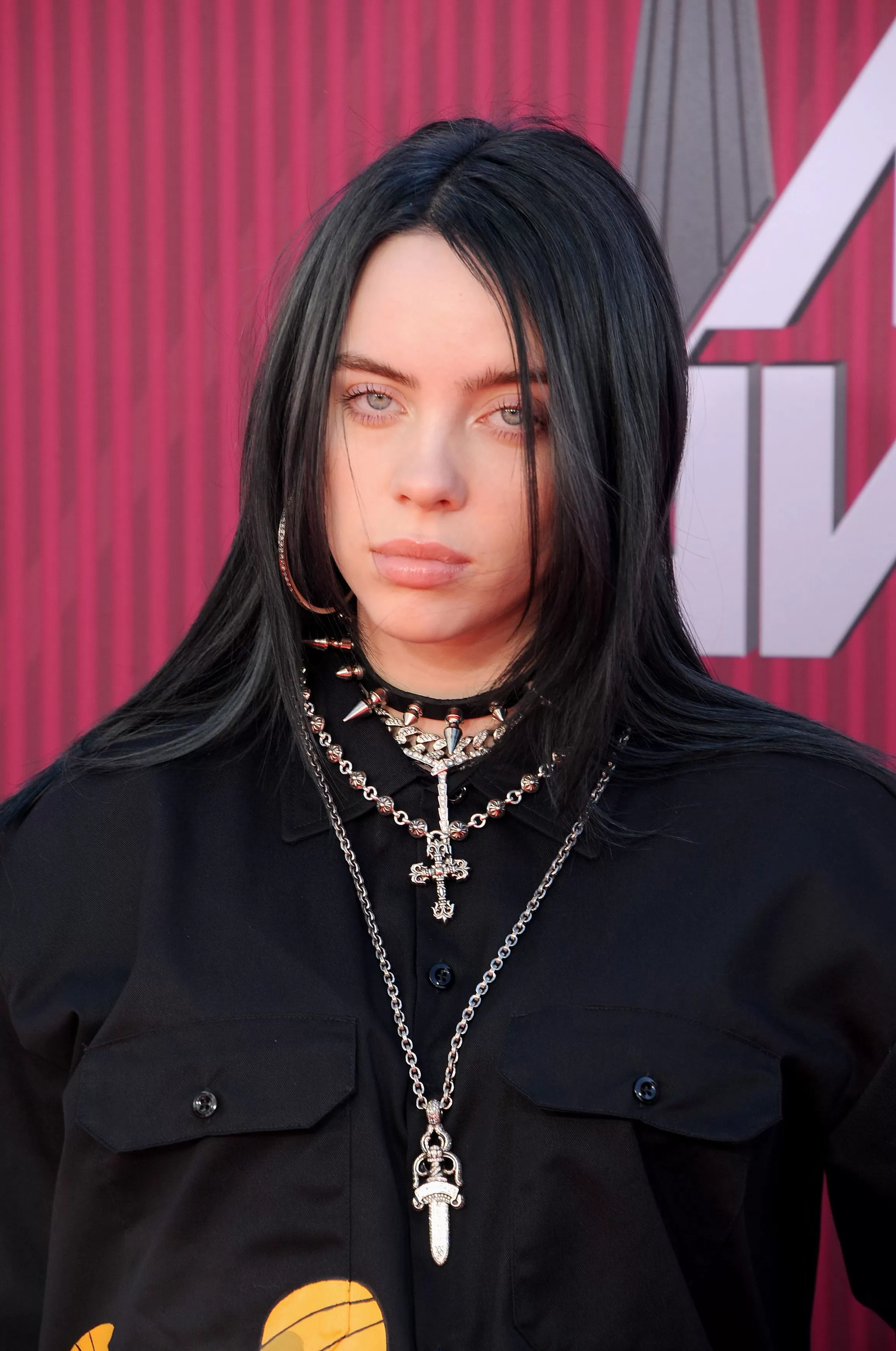 2322x3500 Billie Eilish. Ken Burns Effect. Free Phone Live Wallpaper