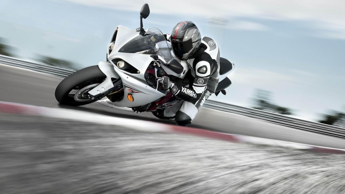 1366x768 crossline: Sport Motorcycle Wallpaper