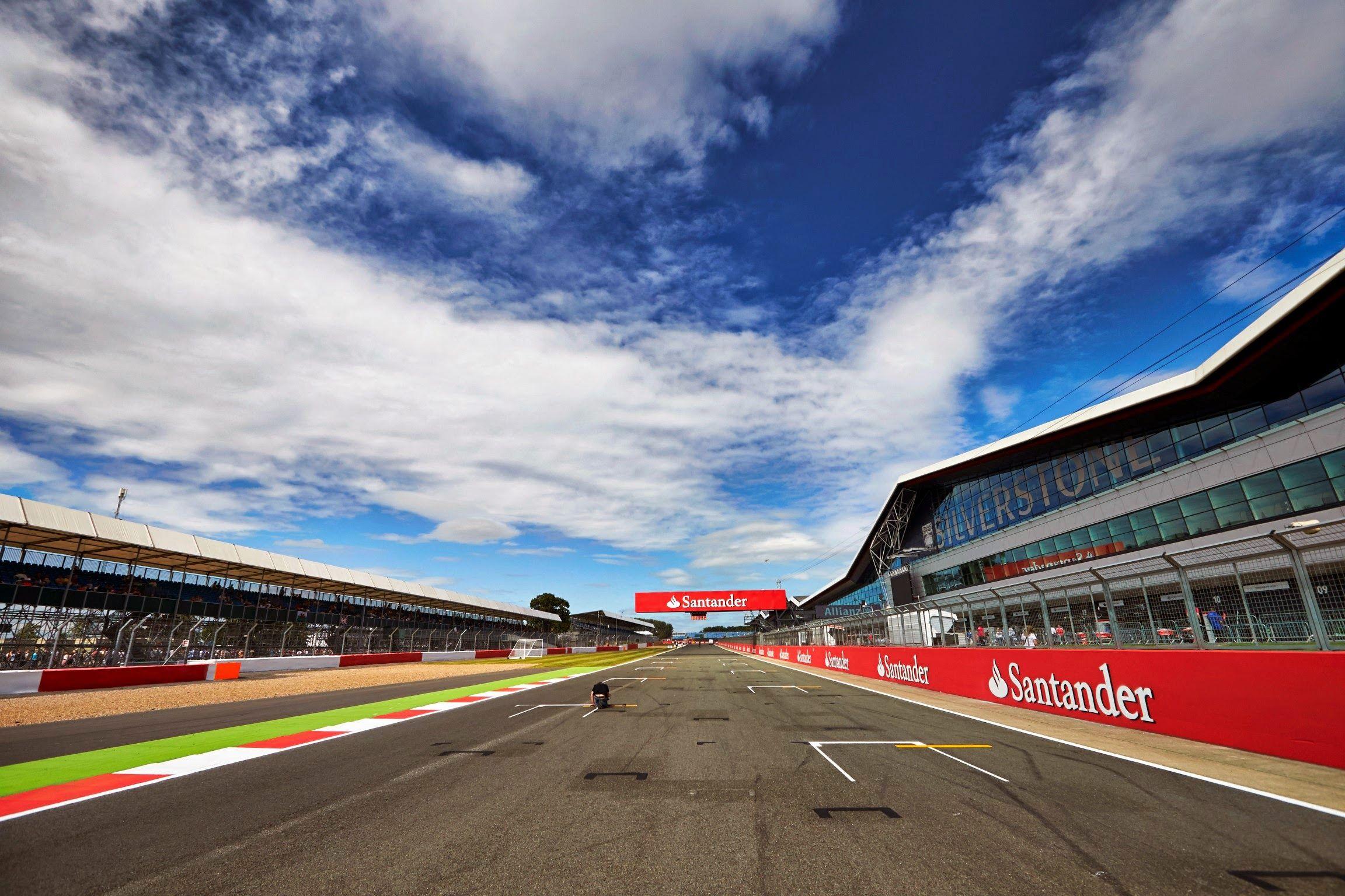 2304x1536 Race Track Wallpaper