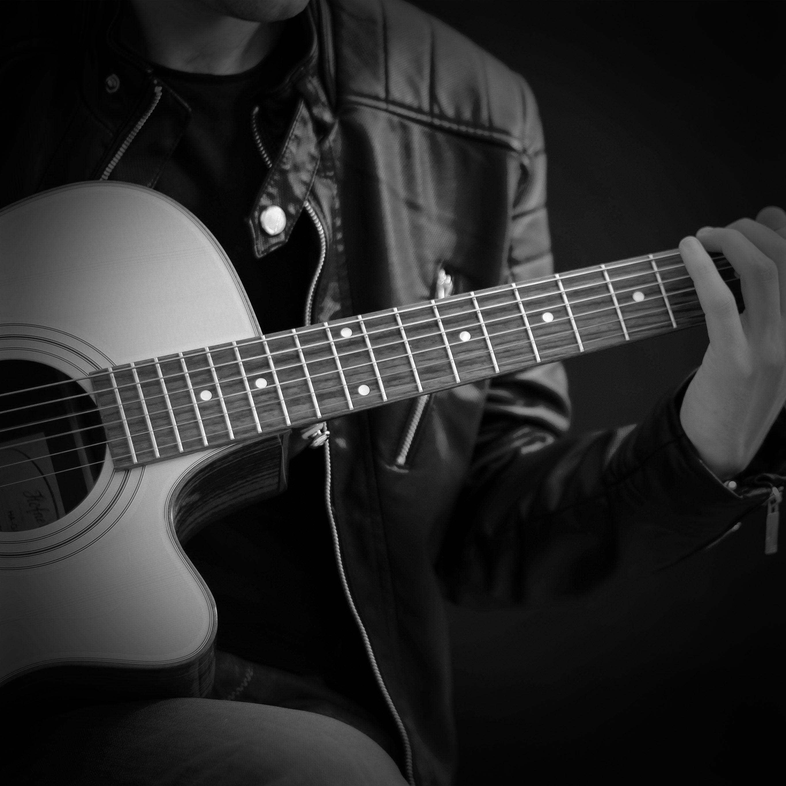 2732x2732 Guitar