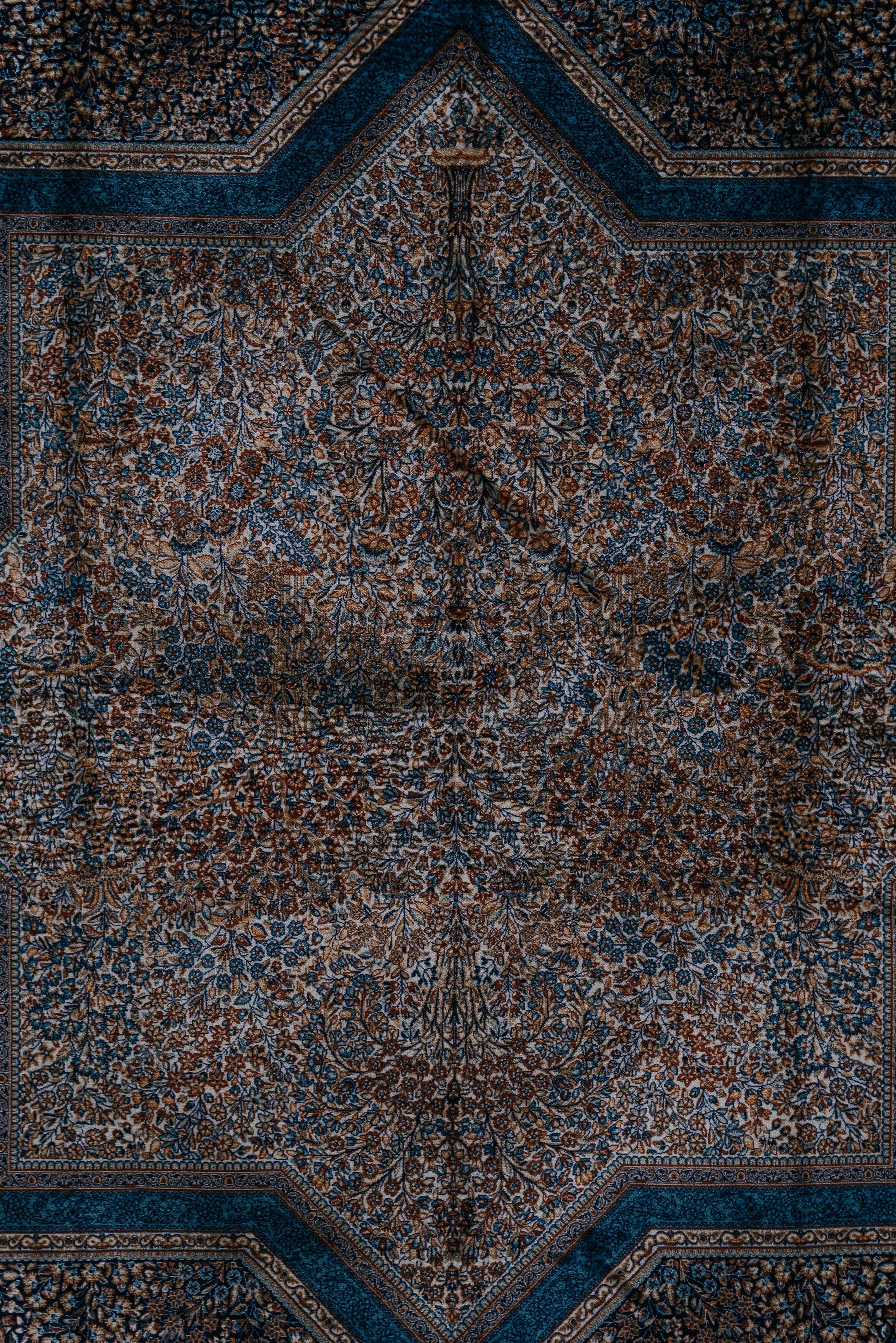 3045x4563 Texture of A Carpet With Floral Print In Close Up View · Free