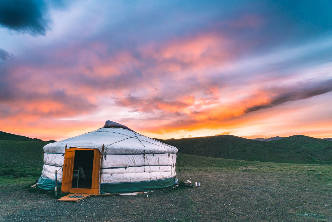 1400x934 Vast, Rugged, Simple And Beautiful Is Mongolia. Drink Tea & Travel