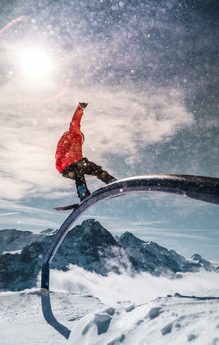 736x1156 Snowboard Grind