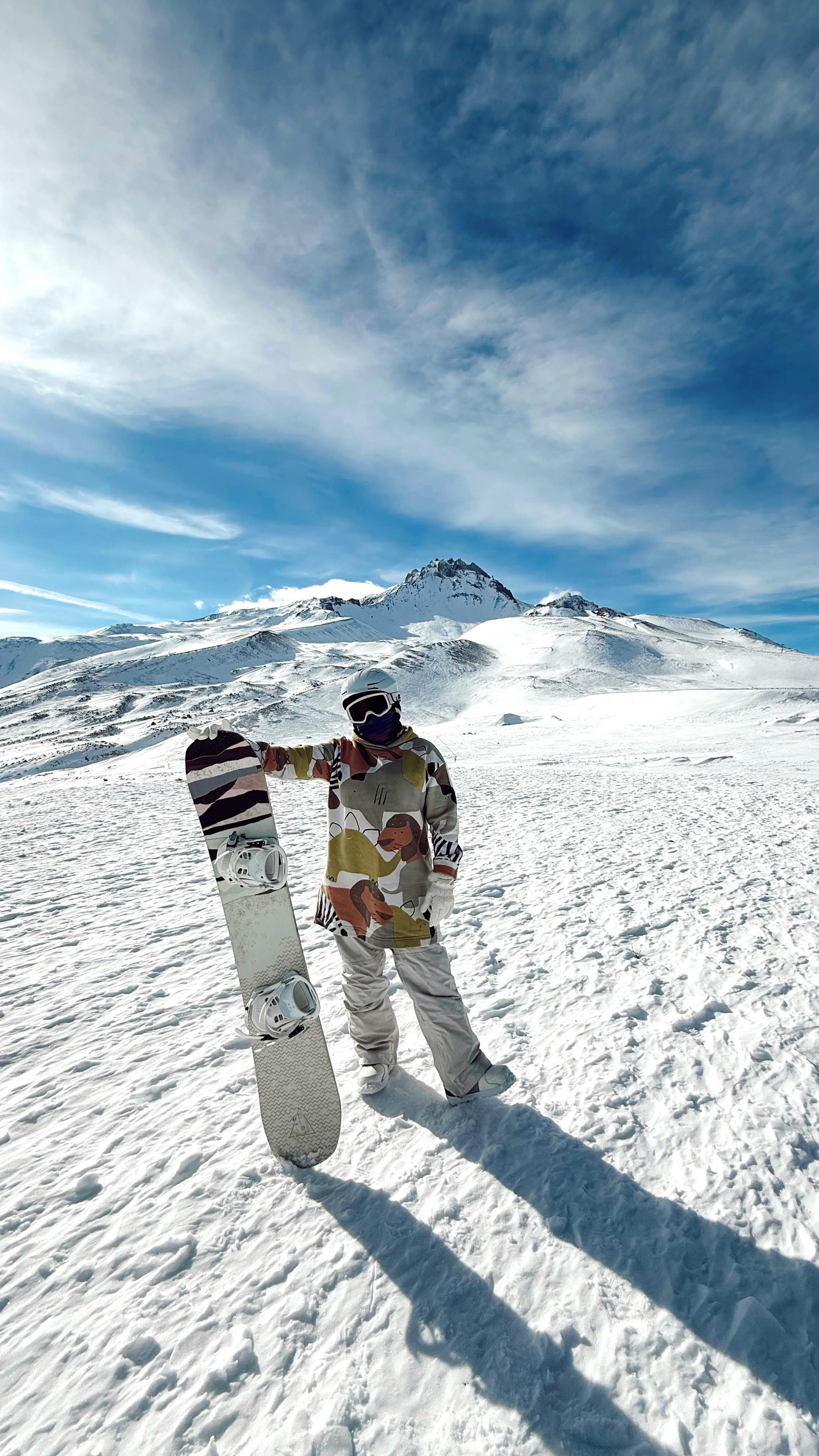 2268x4032 Snowboarder on Pristine Mountain Slope · Free