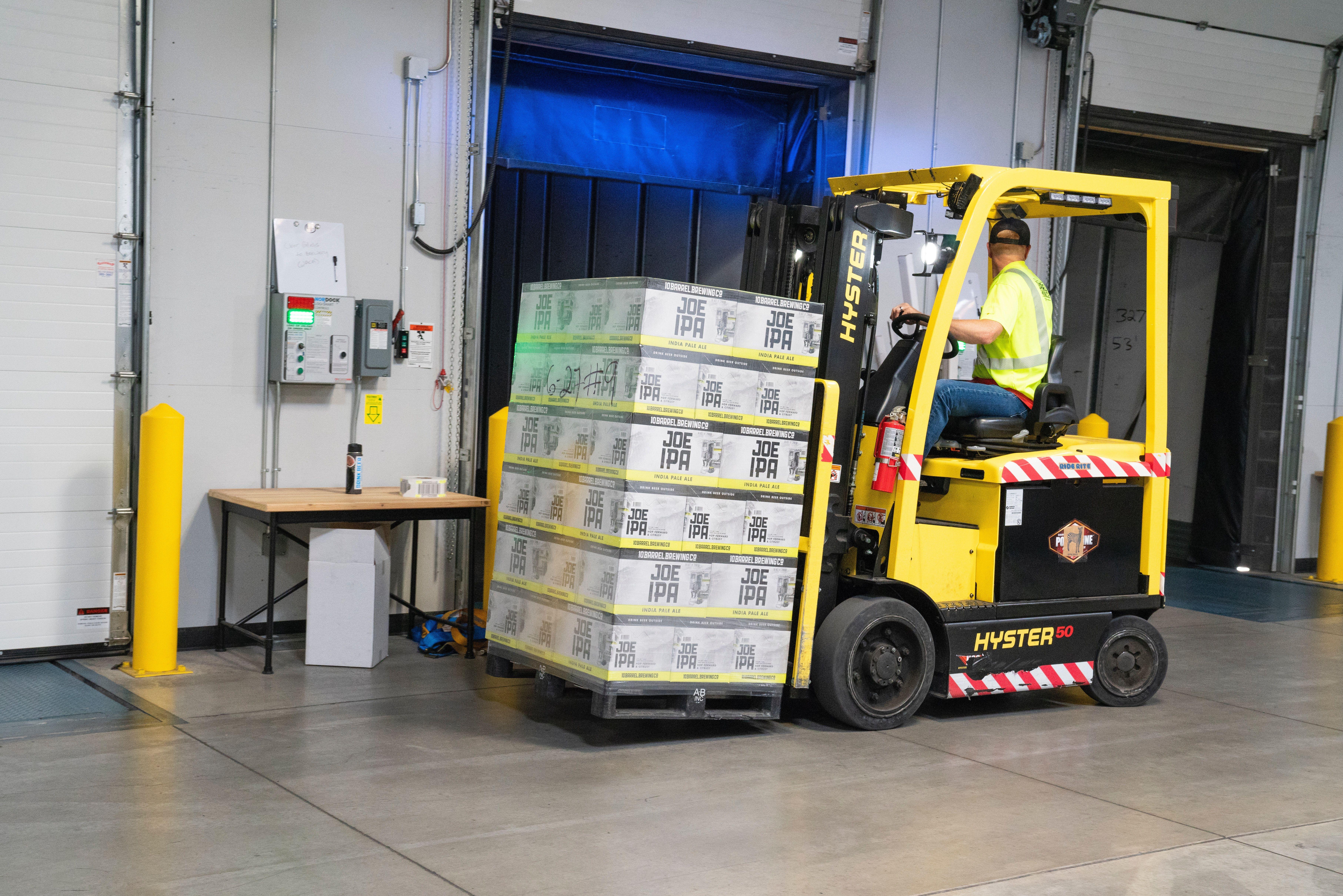 7253x4838 Man Riding on Yellow Forklift · Free