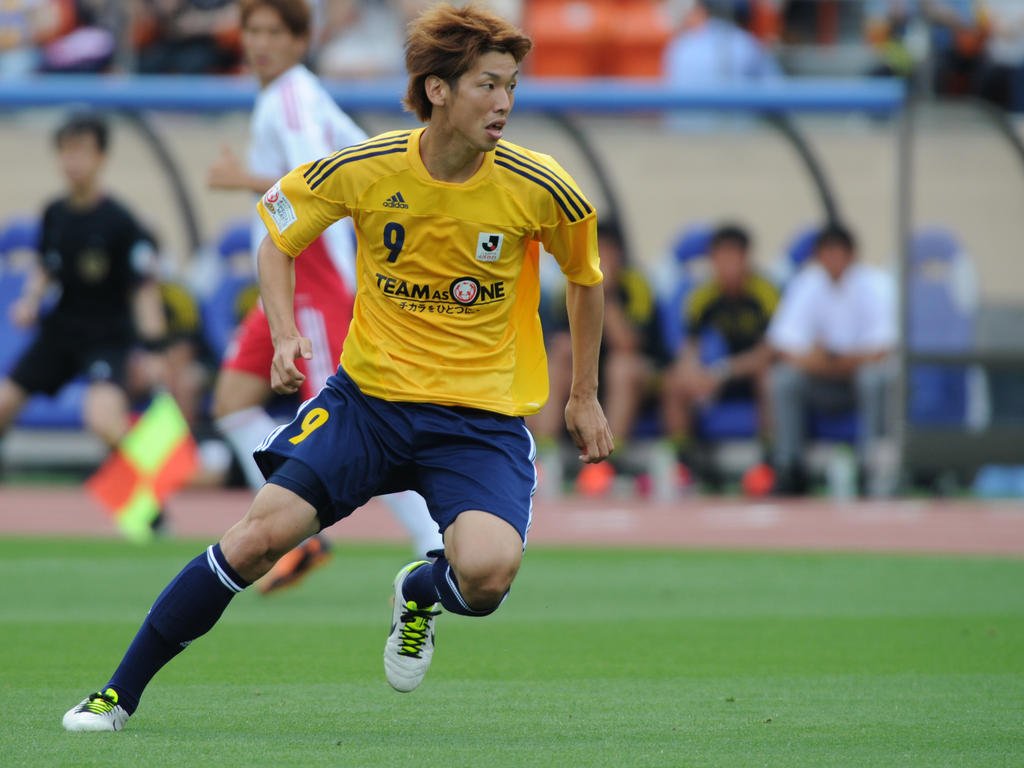 1024x768 Football: Forlan flops on debut as Cerezo lose to Sanfrecce