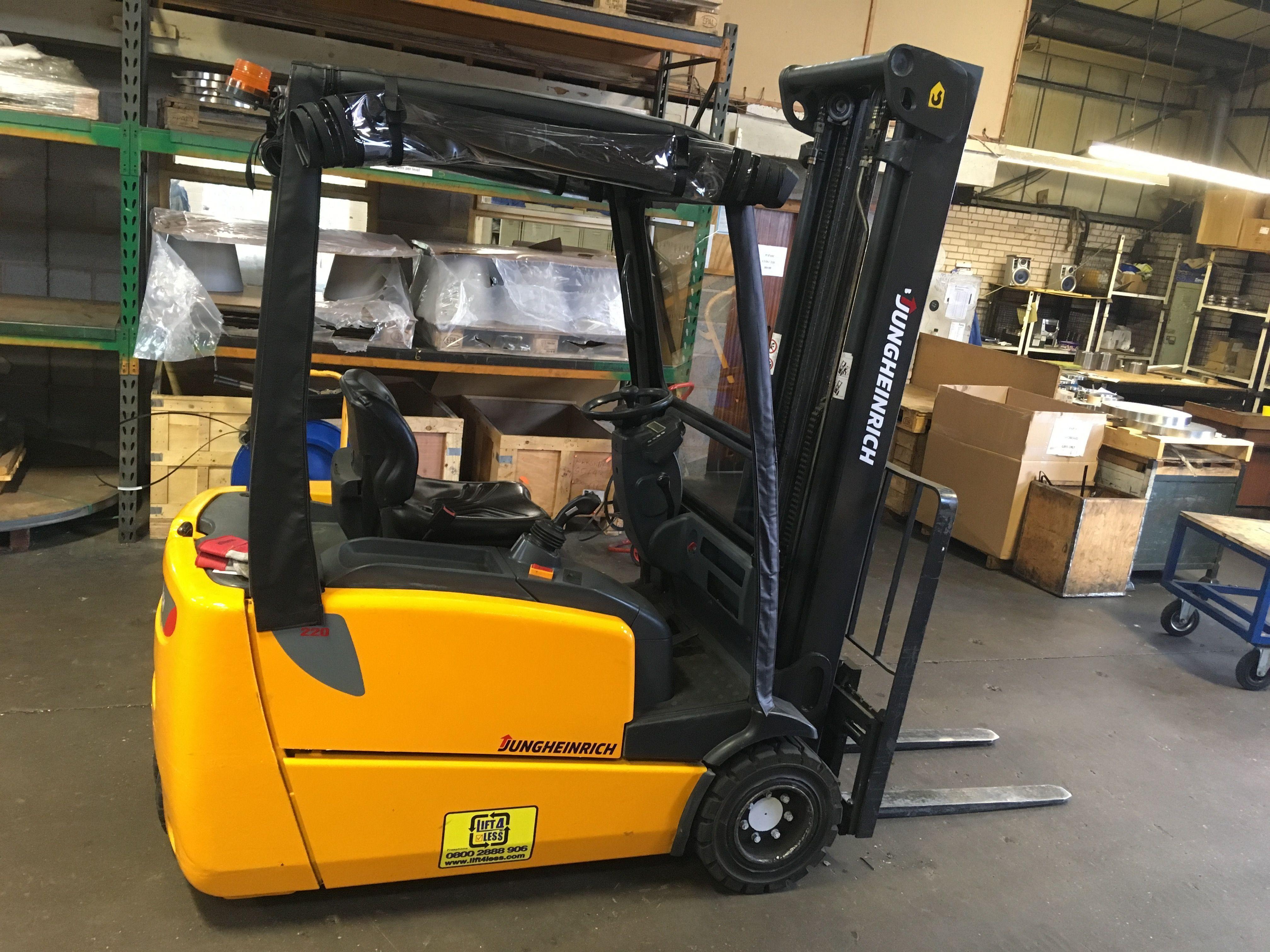 4032x3024 New forklift ! Needed for the extra work. This to go with