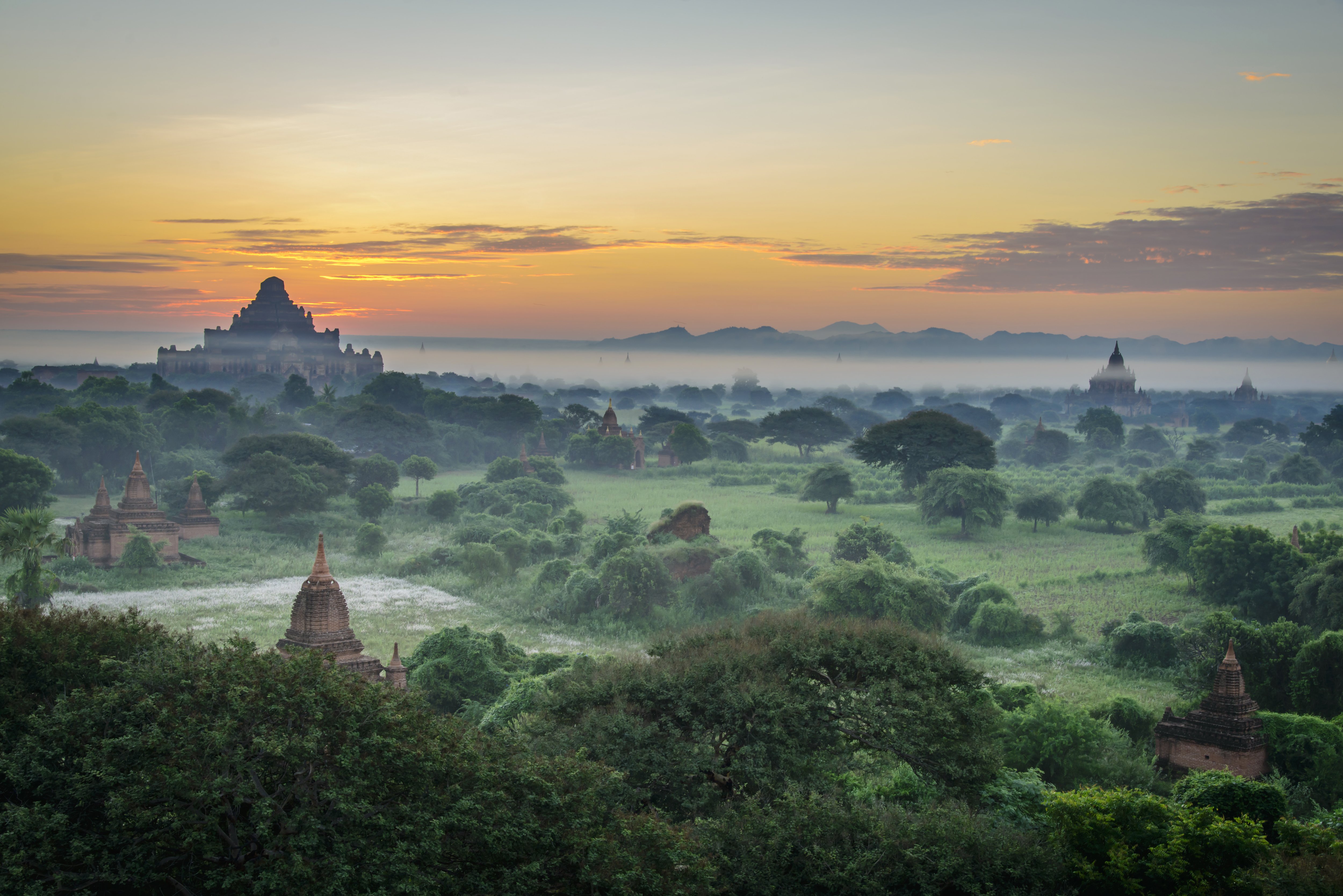 5000x3337 Mystic Myanmar Temples at Dawn