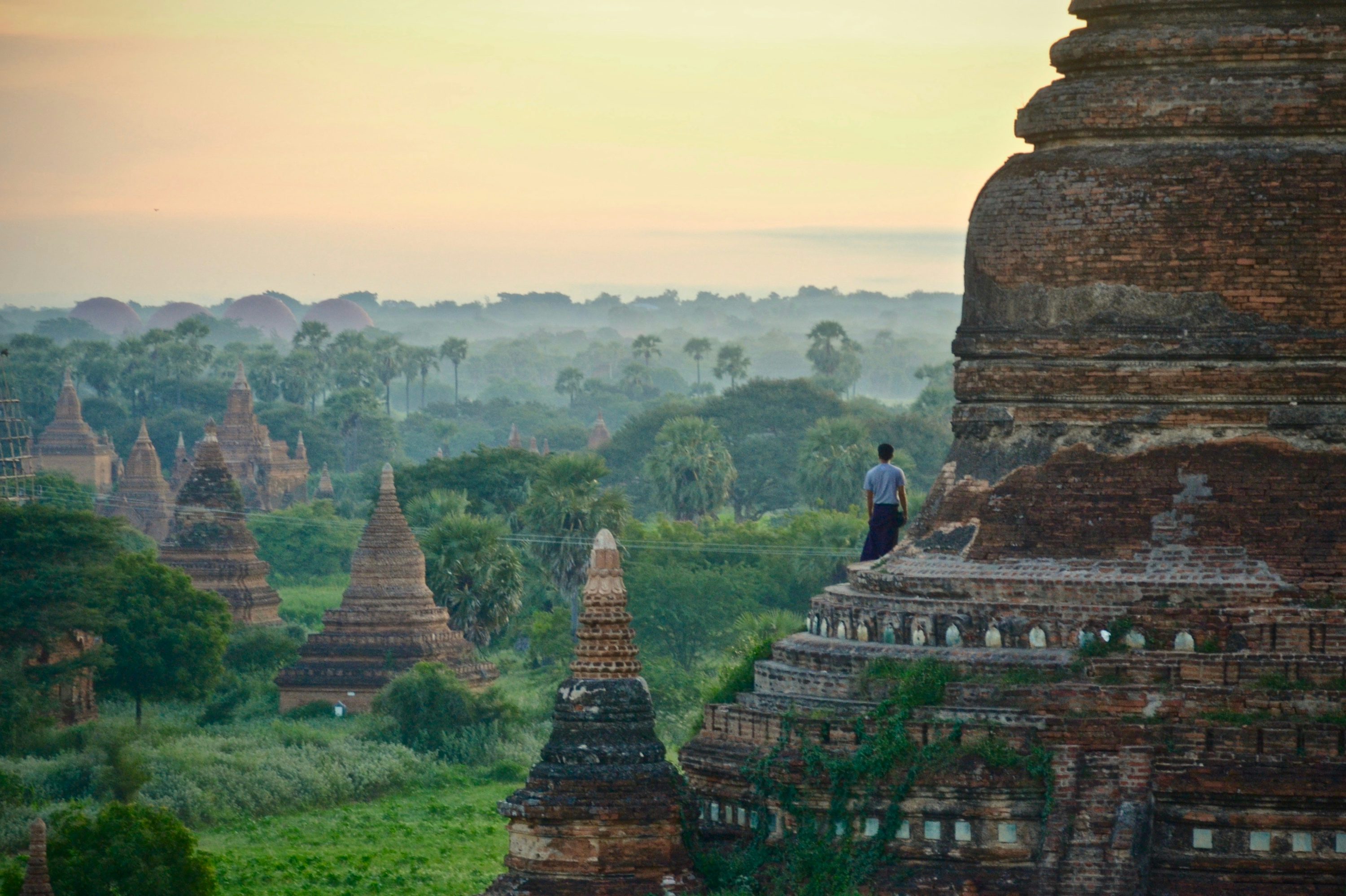 3000x1999 Stunning Myanmar Picture [Scenic Travel Photo]. Download Free Image