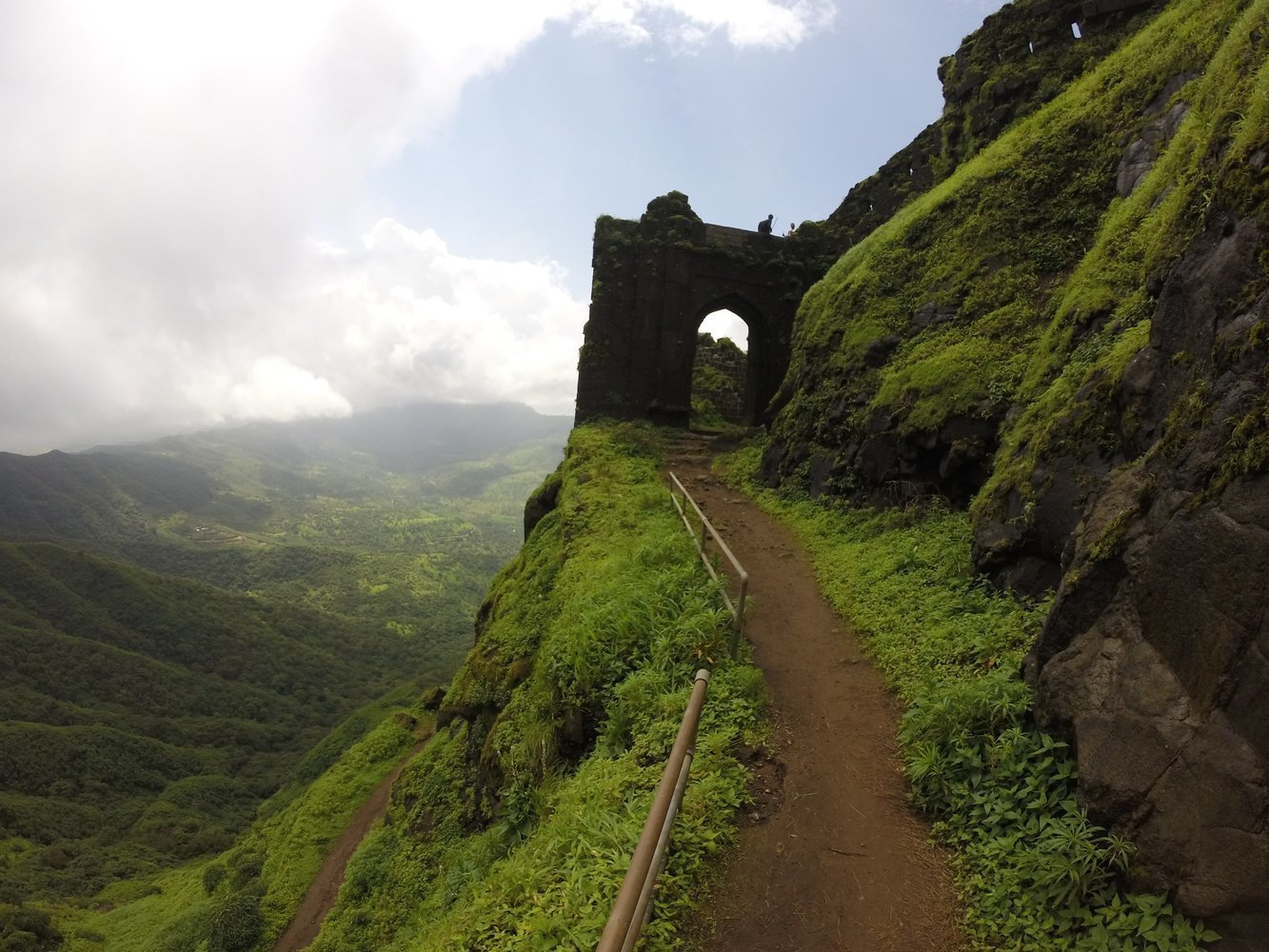 1333x1000 Rajgad Fort Trek