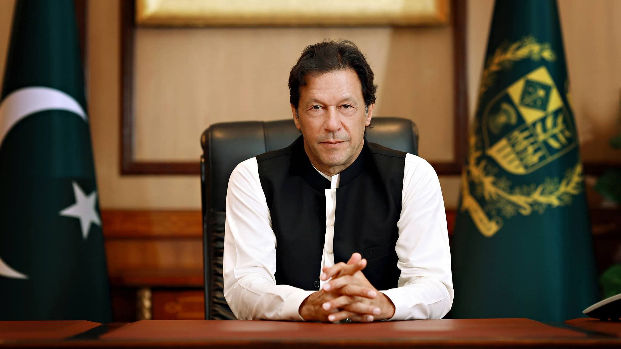 2048x1152 PM Imran Khan Wallpaper