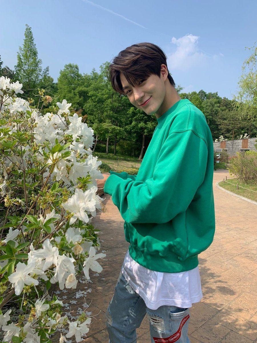 900x1200 lee jeno. 190517 t u m b l r