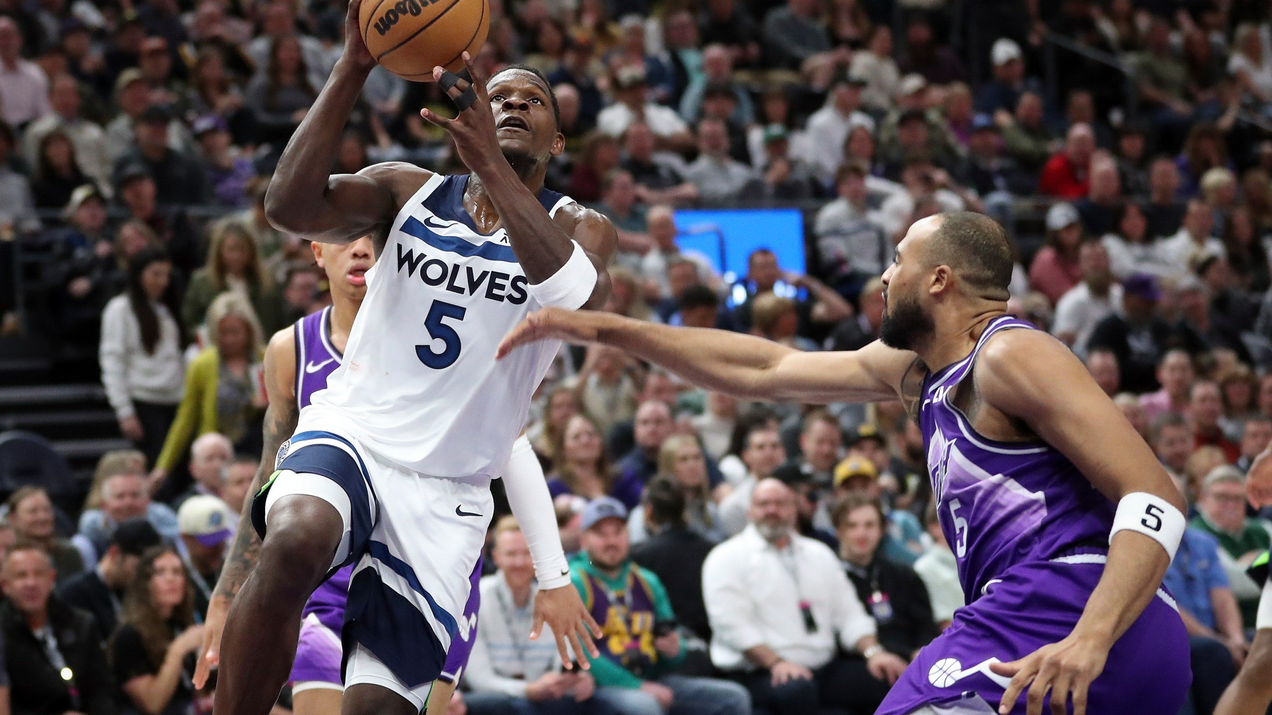 2560x1440 Anthony Edwards throws down huge dunk over John Collins in Timberwolves' win against Jazz