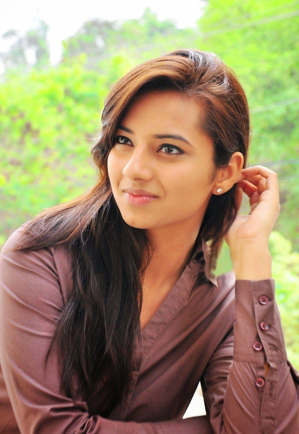 1000x1449 Isha Chawla