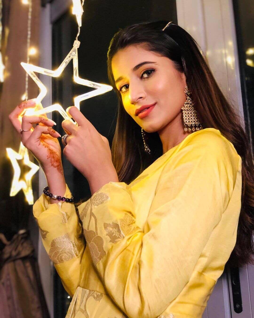 1080x1350 Isha Chawlaa Wiki, Bio, Age, Birthday, Lover, Web Series, Photo