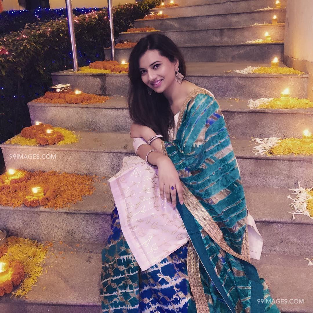 1080x1081 Isha Chawla Beautiful Photo & Mobile Wallpaper HD