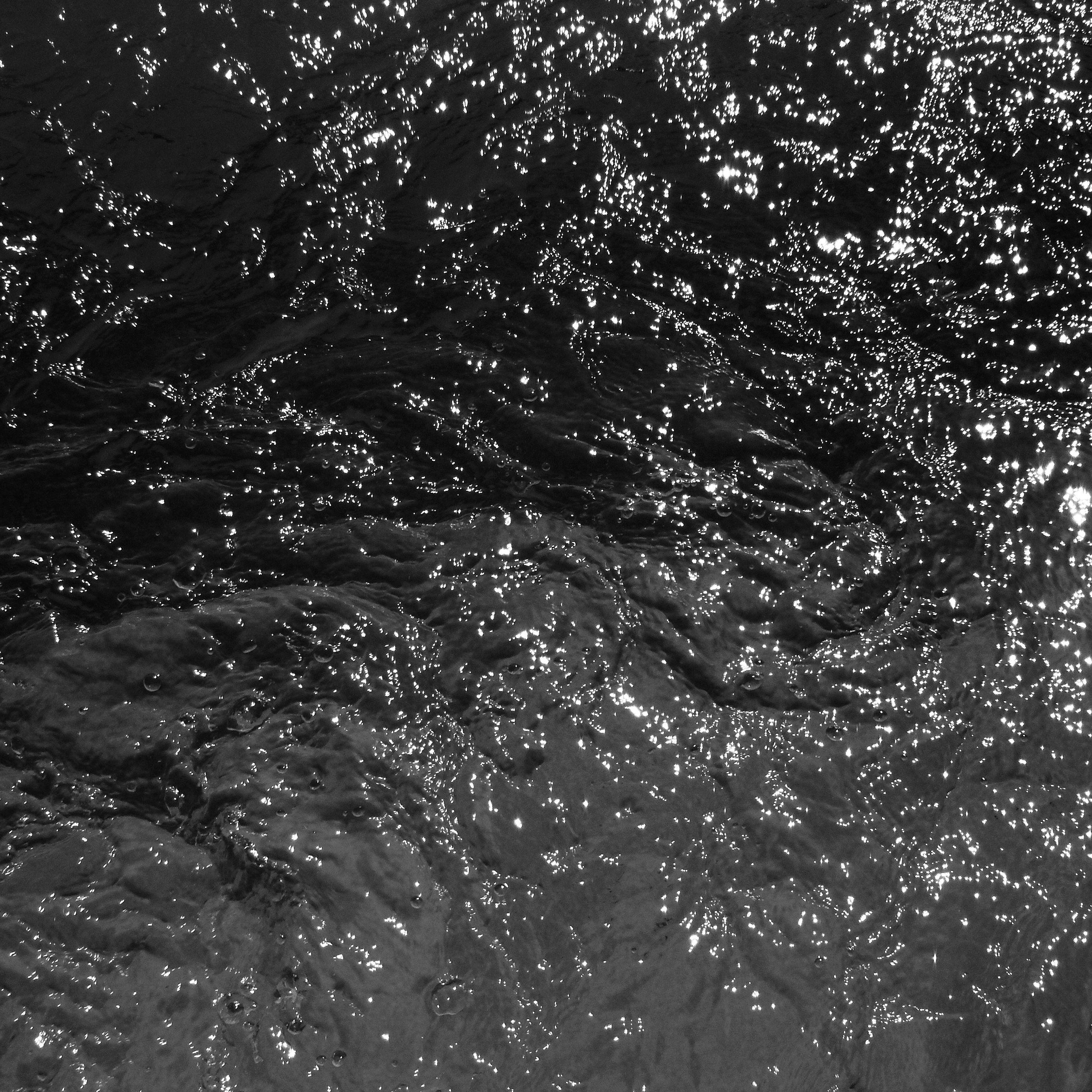 Задание темная вода. Темные воды. Вода на черном фоне. Черная вода. Текстура воды.