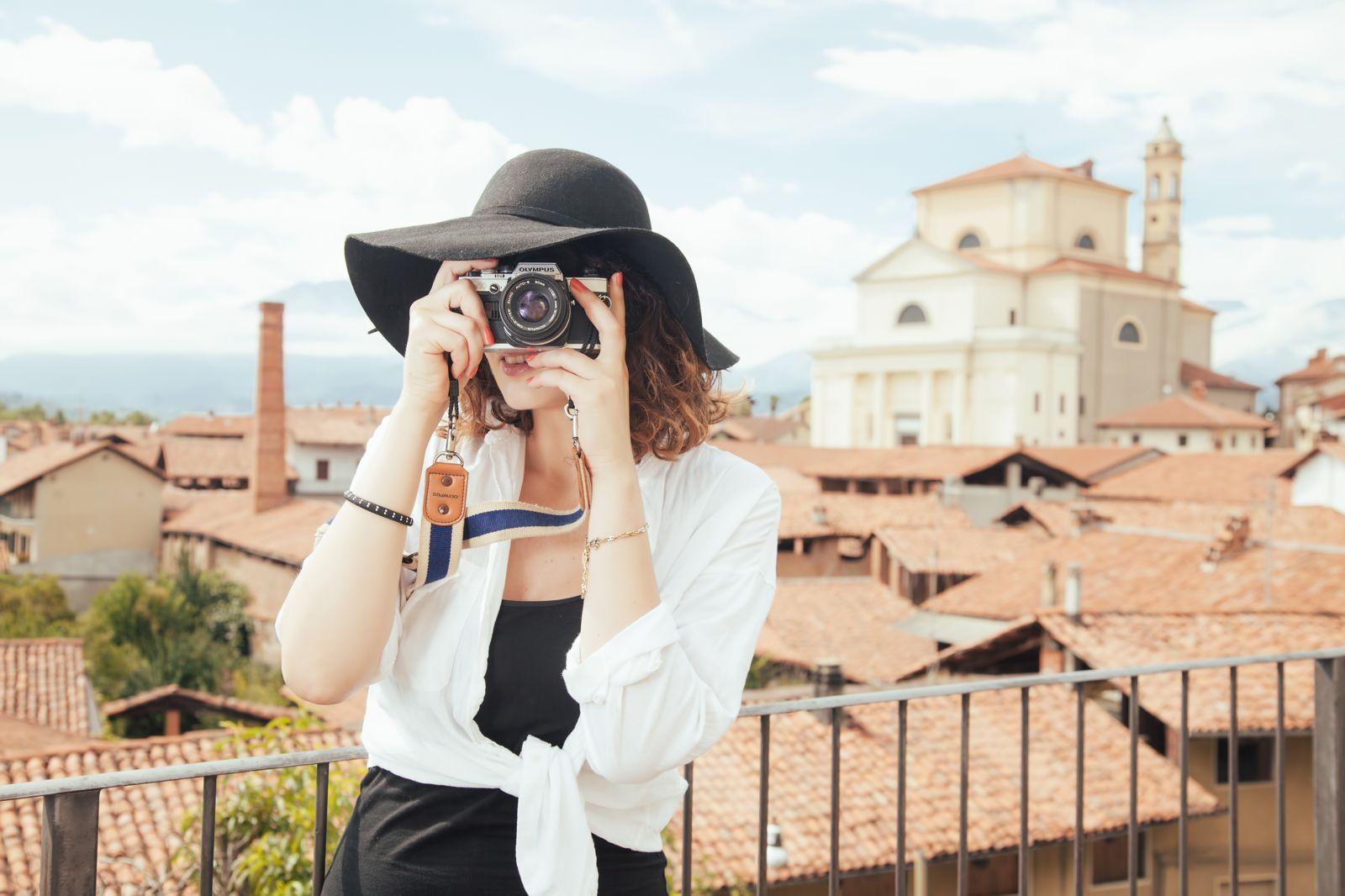 1600x1066 Woman Person Fashion Photography Photographer Wallpaper