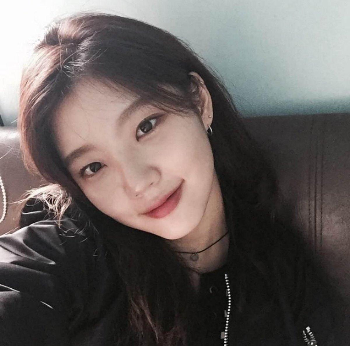 1200x1189 Yeji ITZY Wallpaper