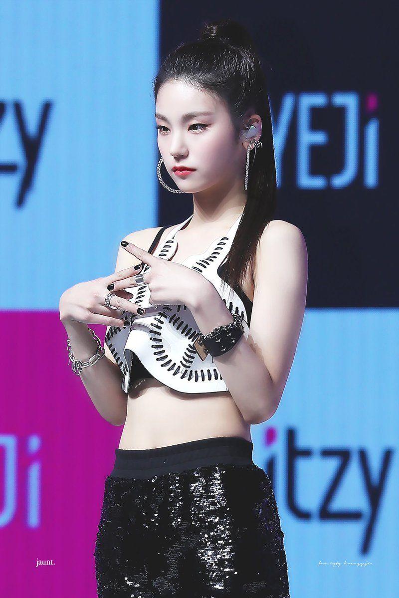 800x1199 image about Hwang Yeji. ITZY. 황예지. See