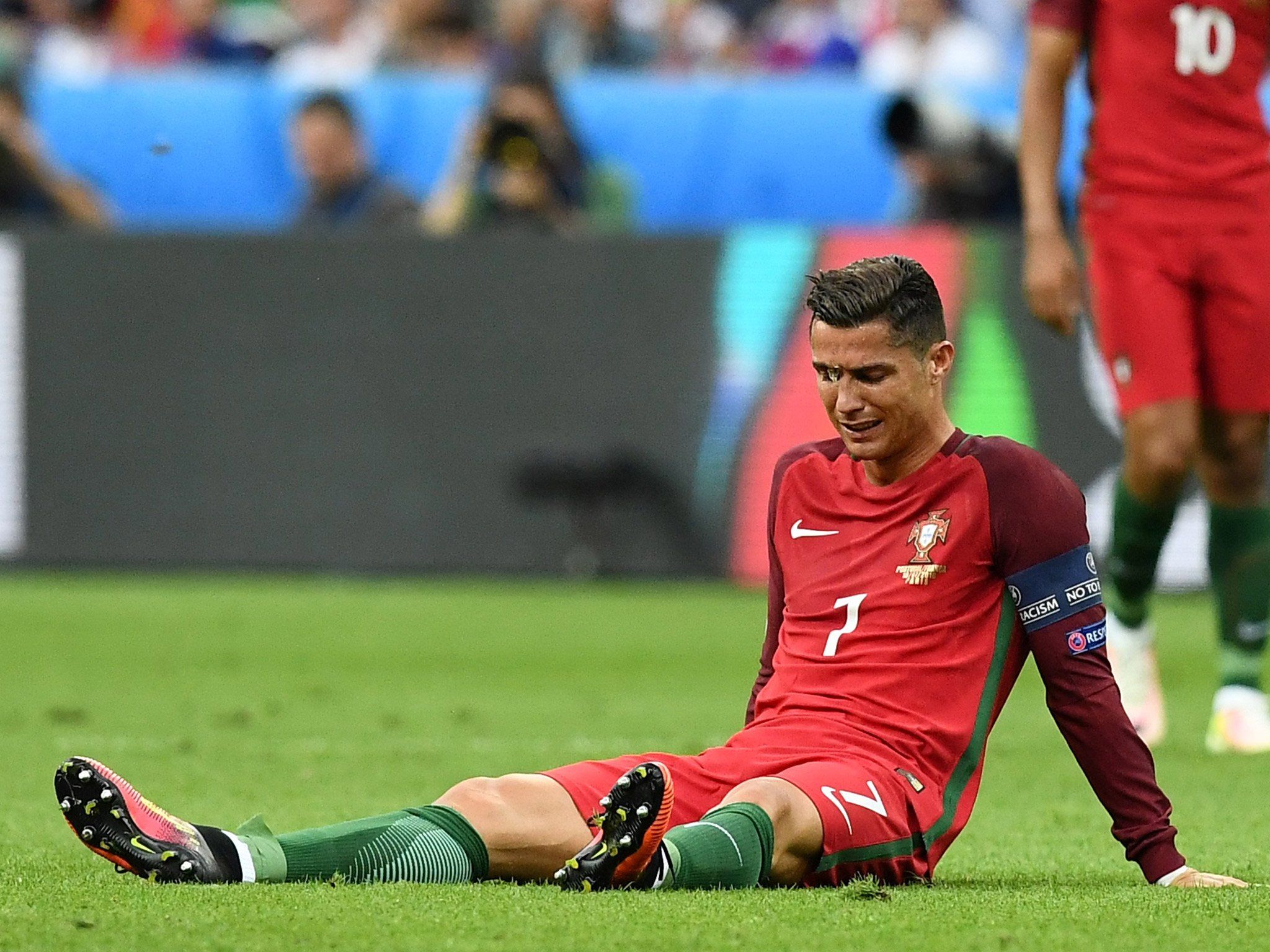 2048x1536 Ronaldo Cry Wallpaper