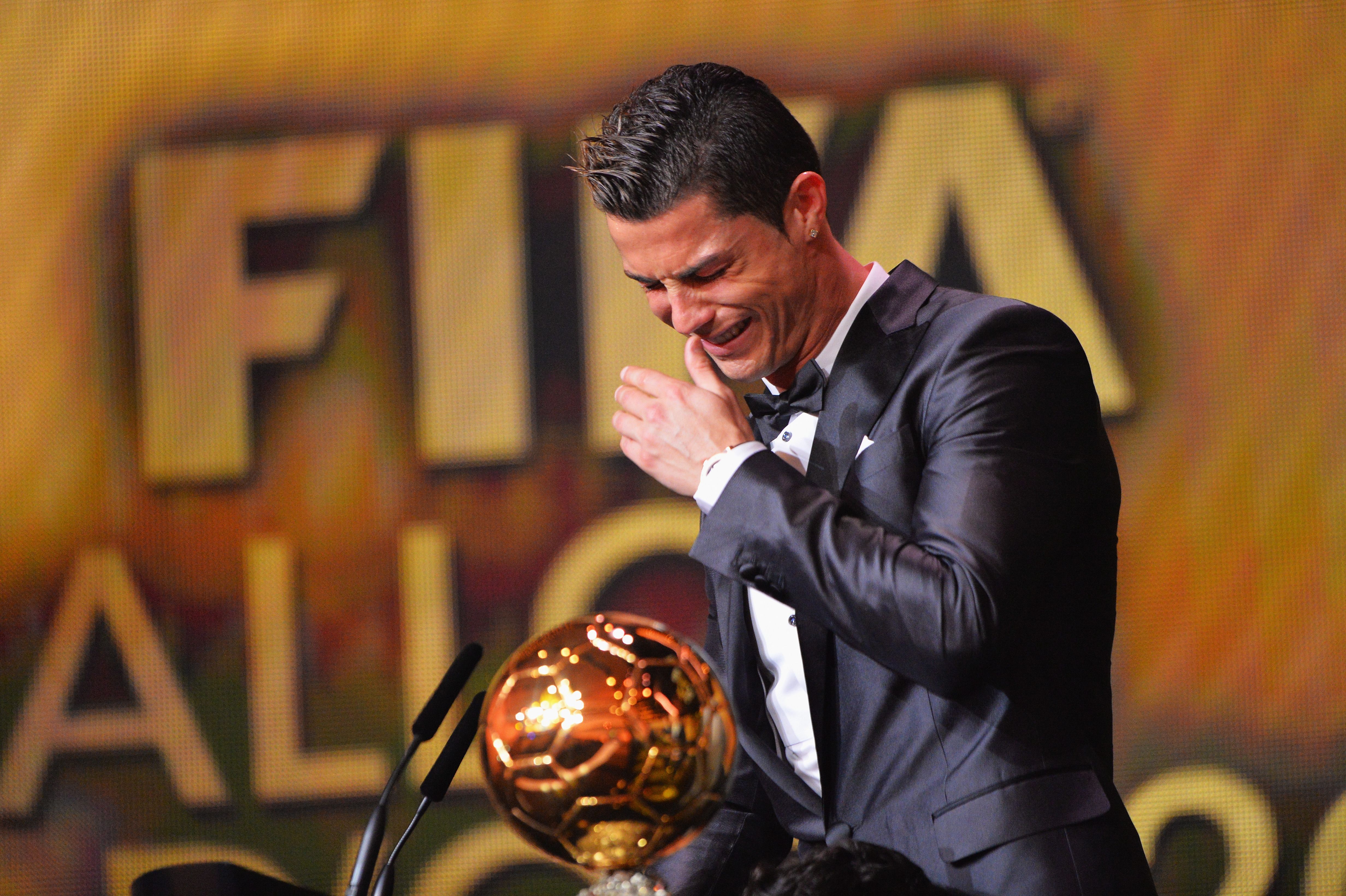 4928x3280 Ronaldo Crying Wallpaper