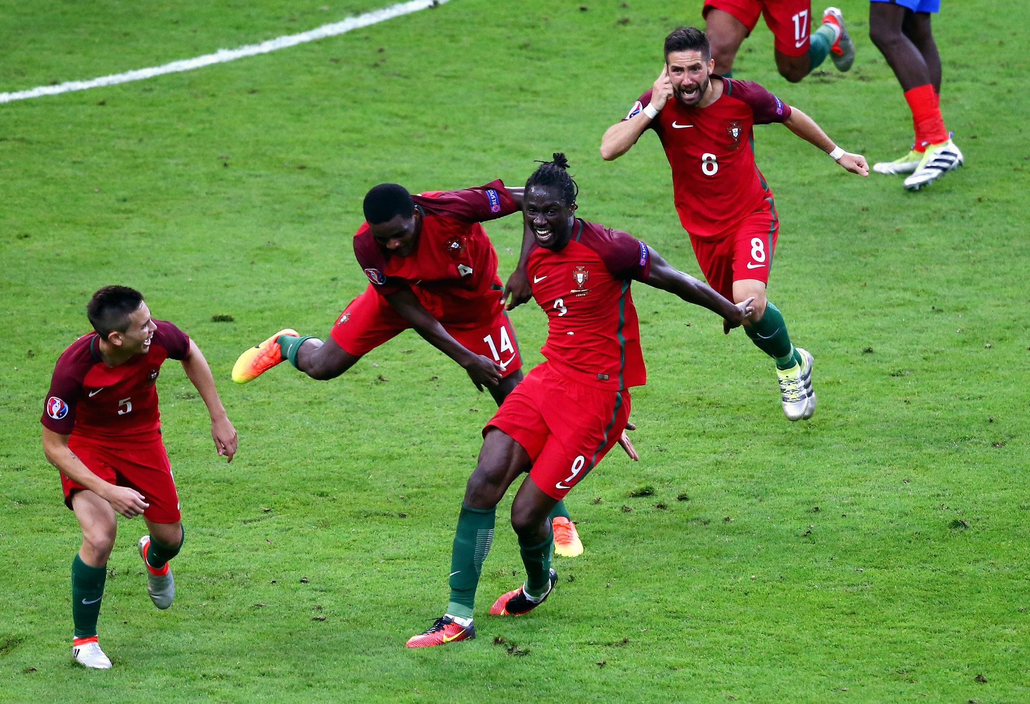 2048x1400 At Euro 2016 Final, Portugal Loses Ronaldo but Defeats France