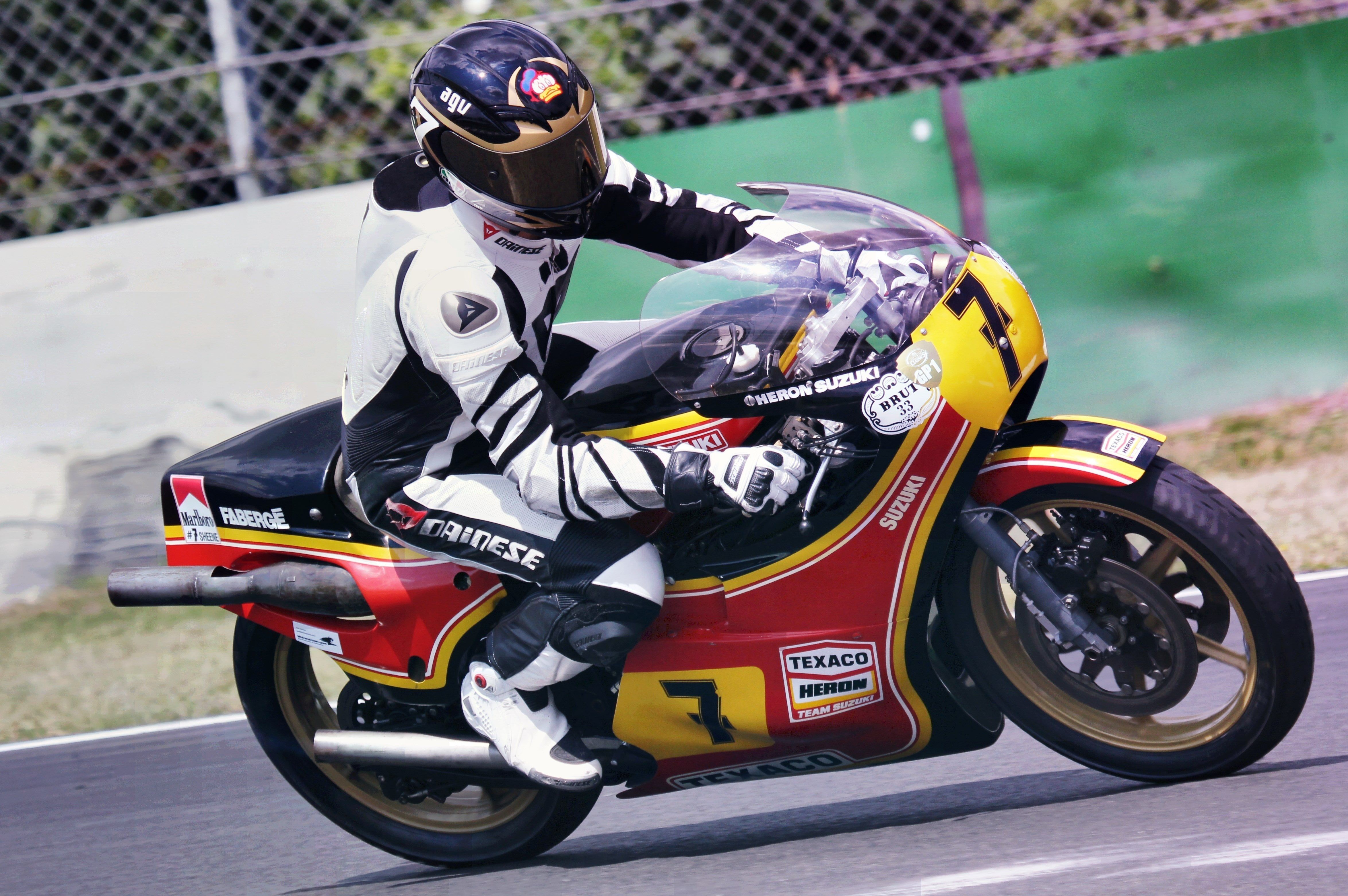 4698x3124 How Did Barry Sheene's Livery Look So Fast?