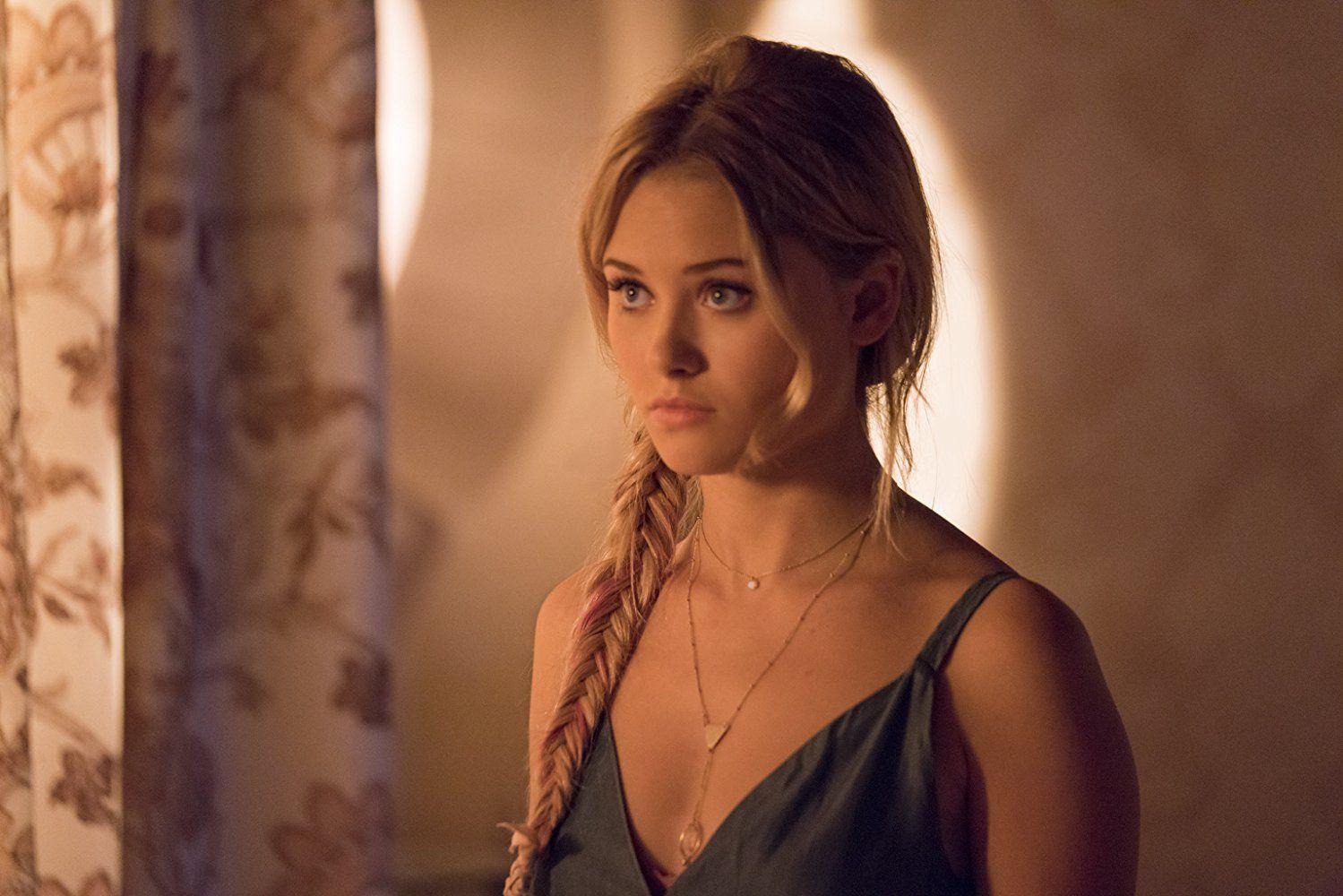 1499x1000 Virginia Gardner Wallpaper