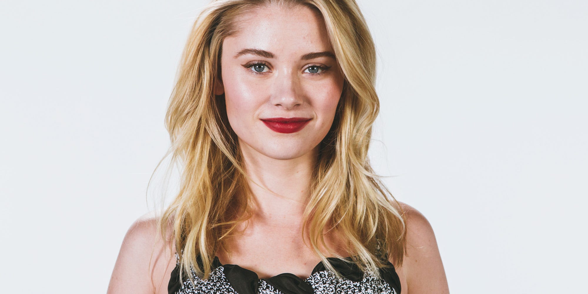 2000x1000 Virginia Gardner On Playing The Rainbow Colored, Levitating, Gay Girl Next Door In Marvel's Runaways