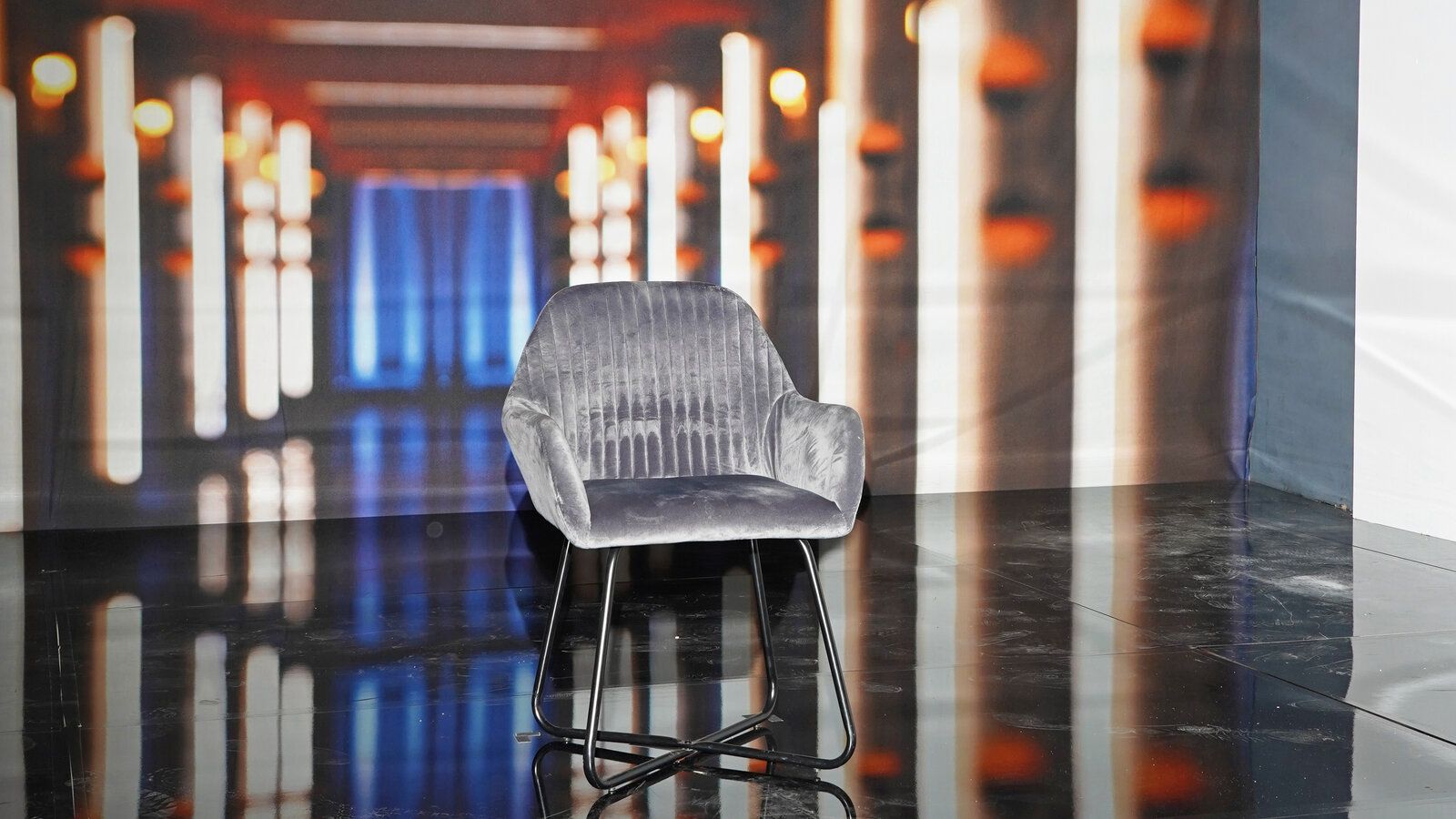 1600x900 Inside the Pods With 'Love Is Blind, ' the Reality TV Juggernaut
