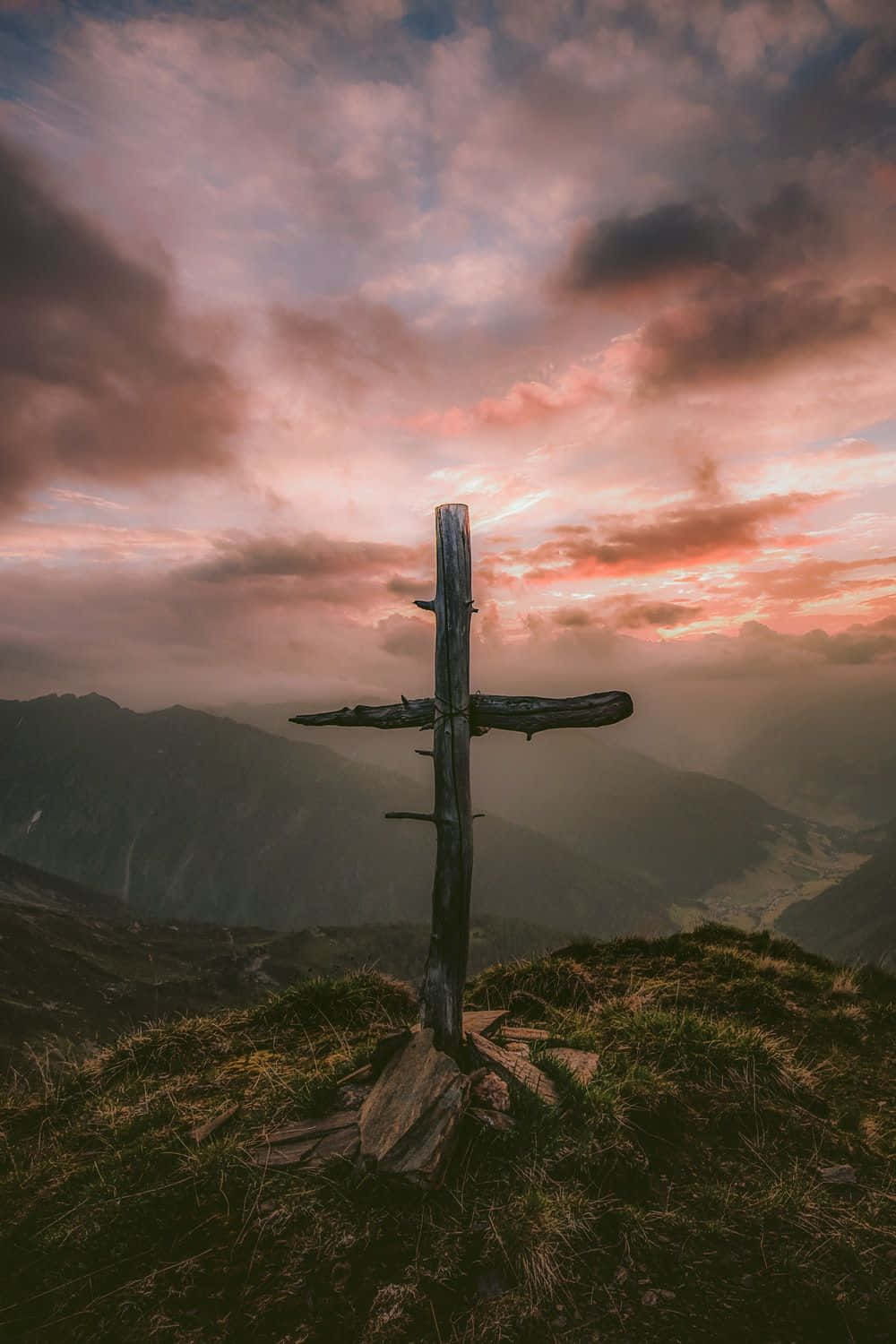 1000x1500 Download Wooden And Beautiful Cross Mountain Wallpaper
