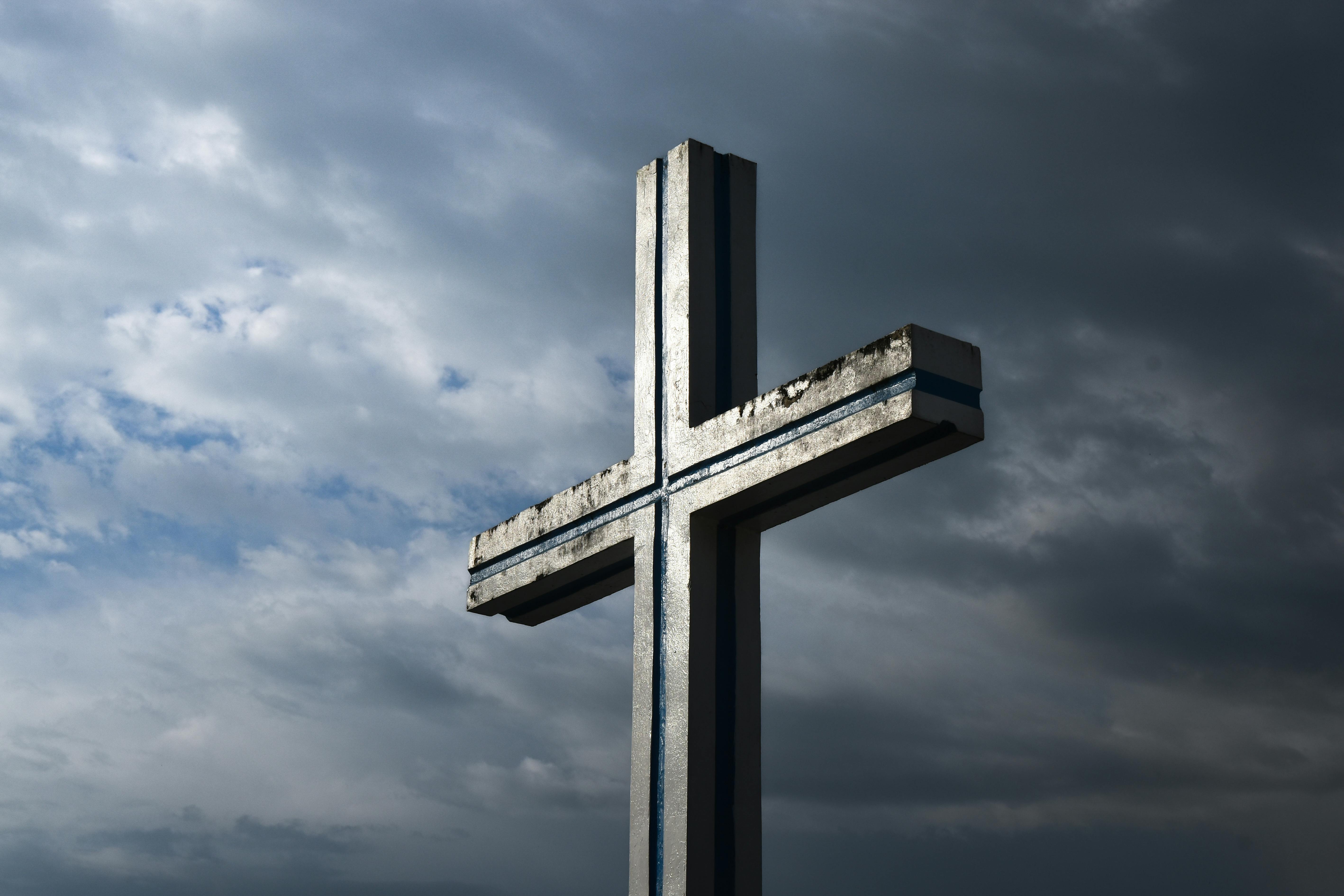 5672x3781 Brown Wooden Cross · Free