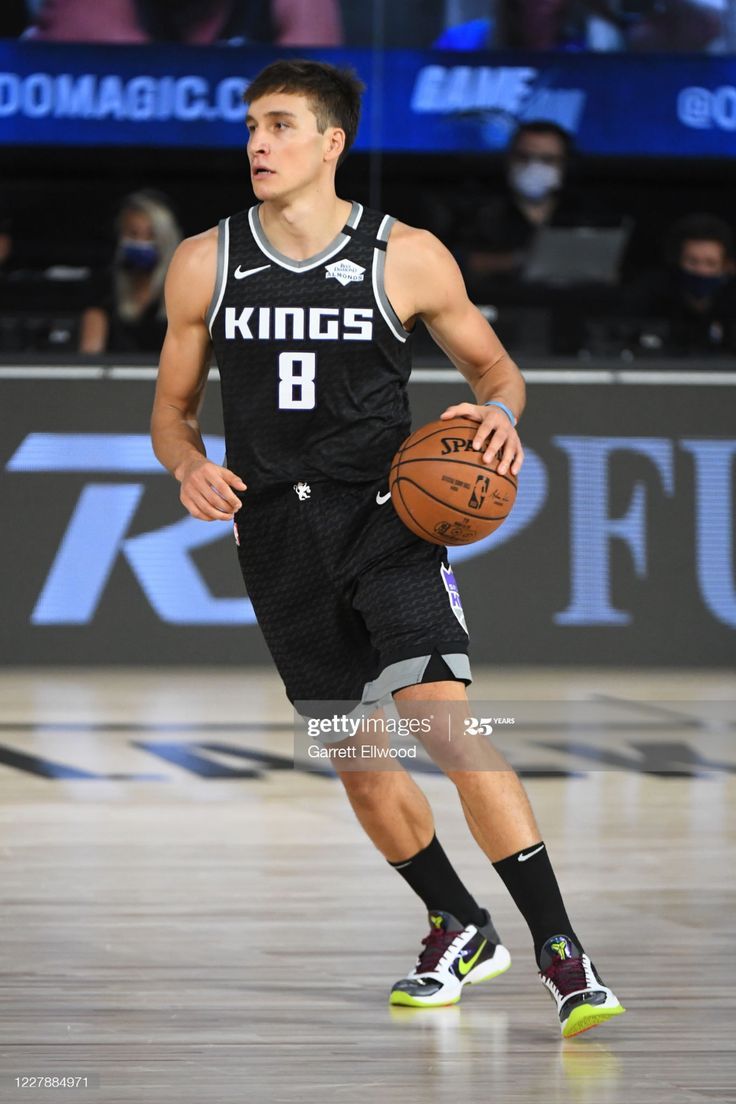 736x1104 Bogdan Bogdanovic of the Sacramento Kings handles the ball against