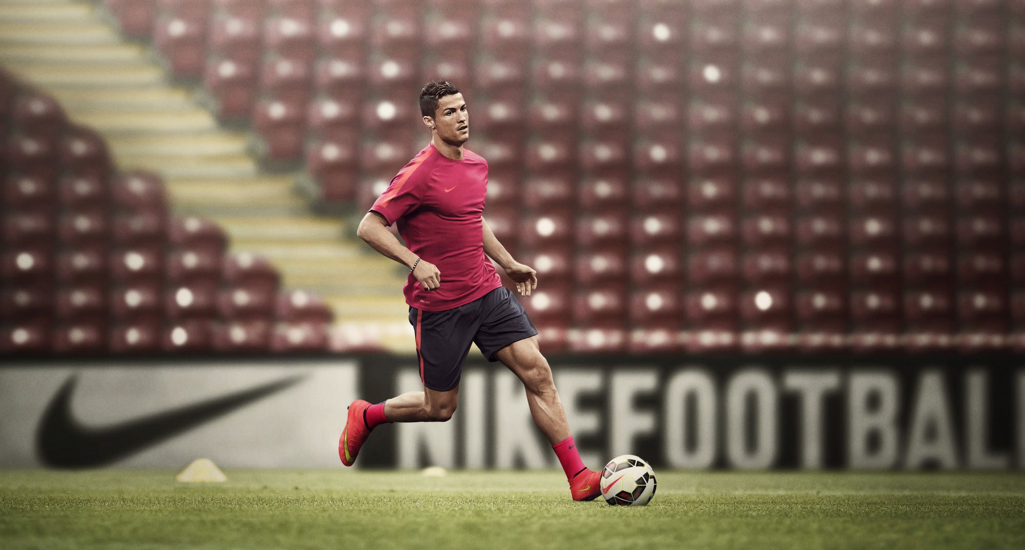 2000x1074 Ronaldo Training Wallpaper