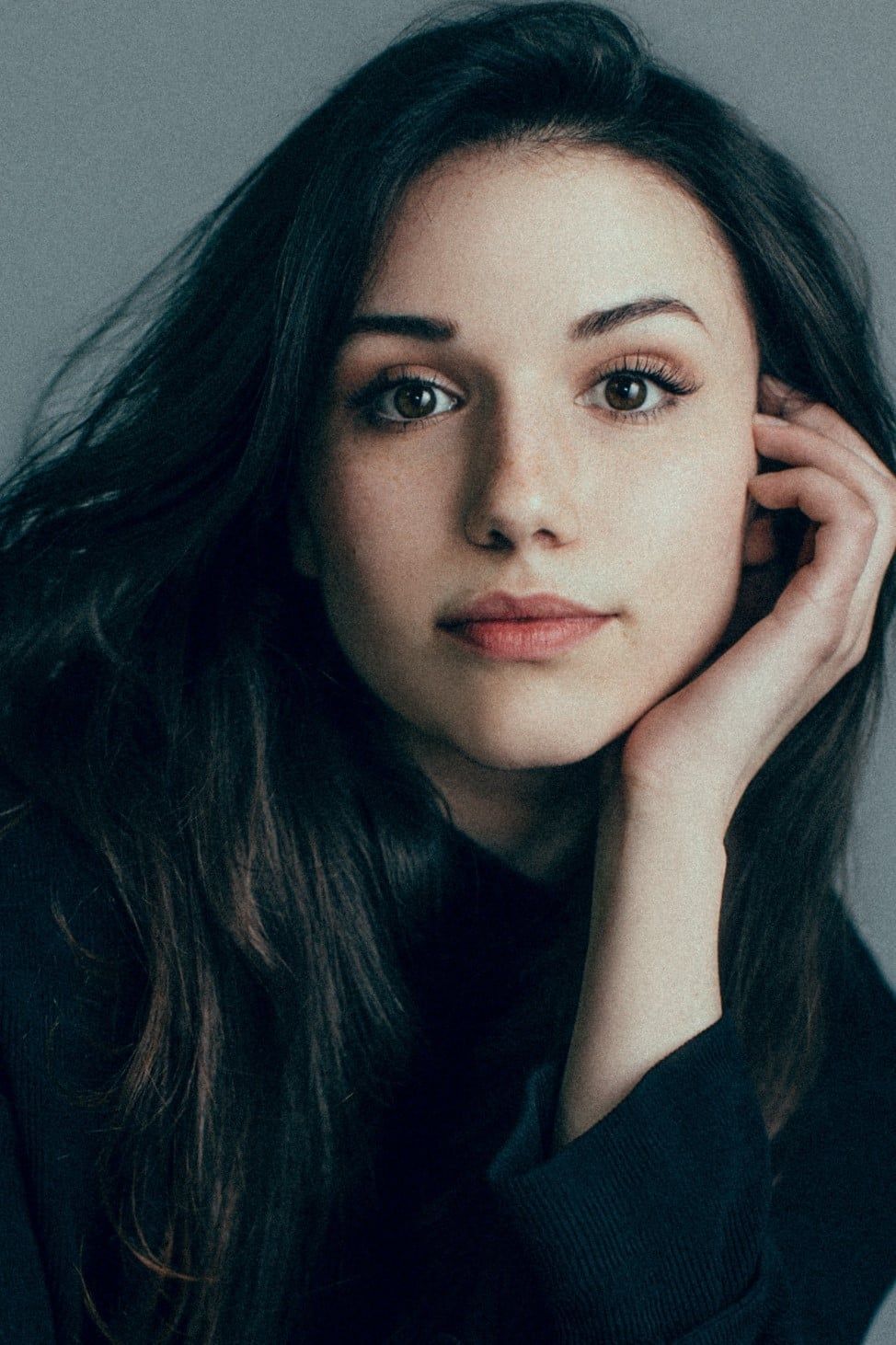 974x1462 Grace Caroline Currey Wallpaper