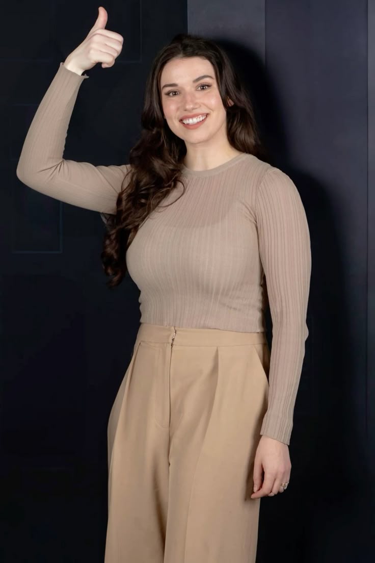 736x1104 Grace Caroline Currey as Lara Croft (Tomb Raider)