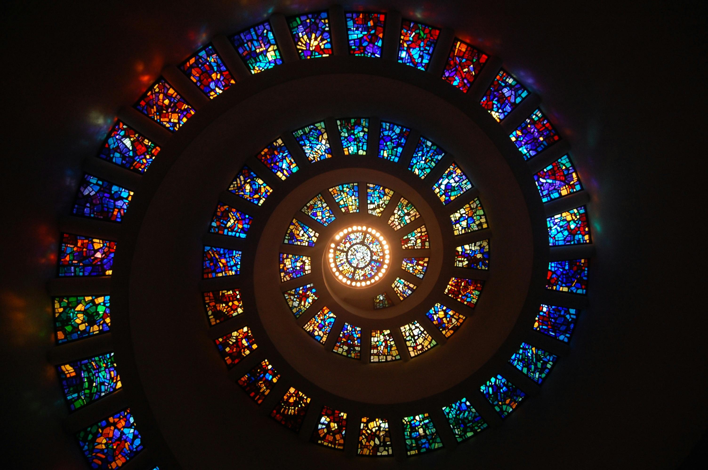 3008x2000 Worms Eye View of Spiral Stained Glass Decorsf · Free