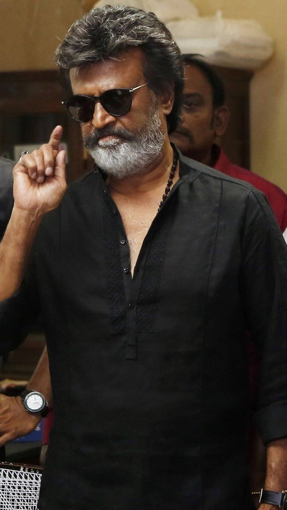 1000x1778 Download The Iconic Rajinikanth as Karikaalan in Kaala Wallpaper