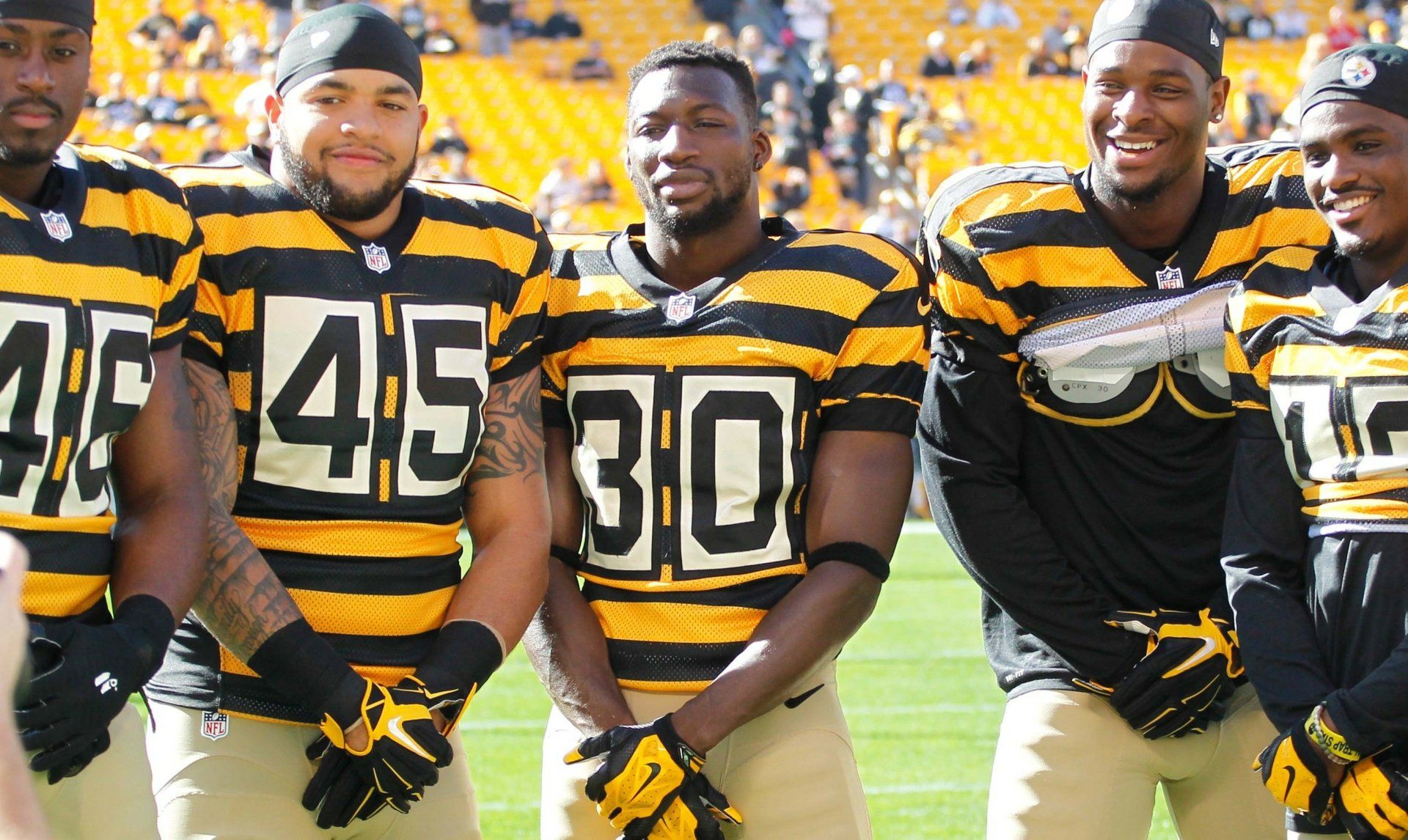 1920x1146 Pittsburgh Steelers HD Wallpaper: Iconic Moments in Sports Excellence