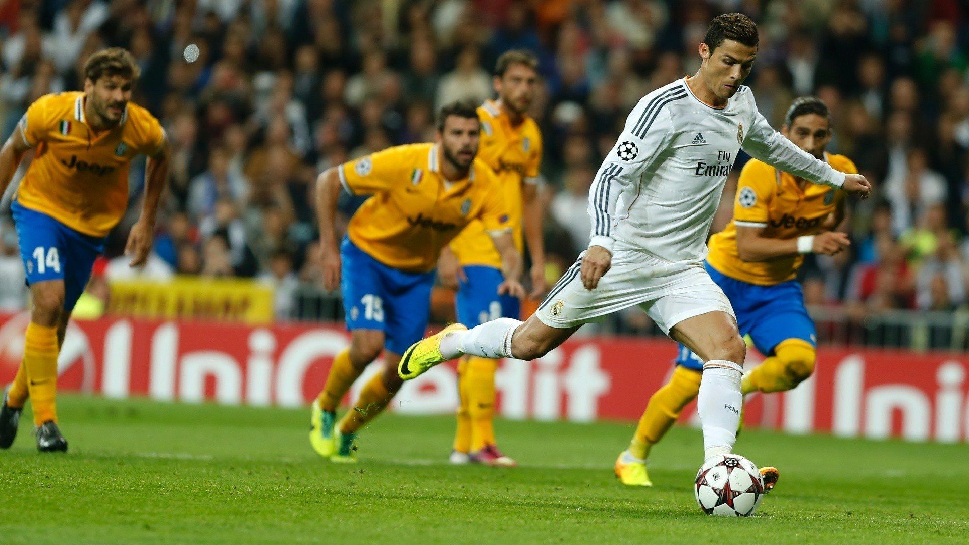 1920x1080 Epic Moments: Cristiano Ronaldo HD Wallpaper with Real Madrid C.F